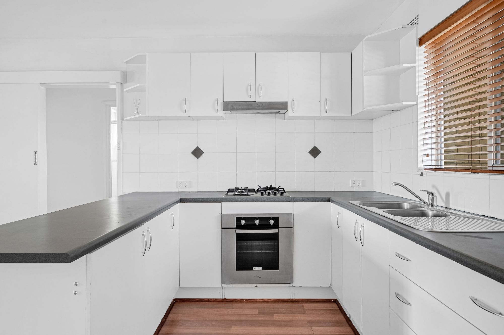 2/122 Albert Street — photo 4 of 13