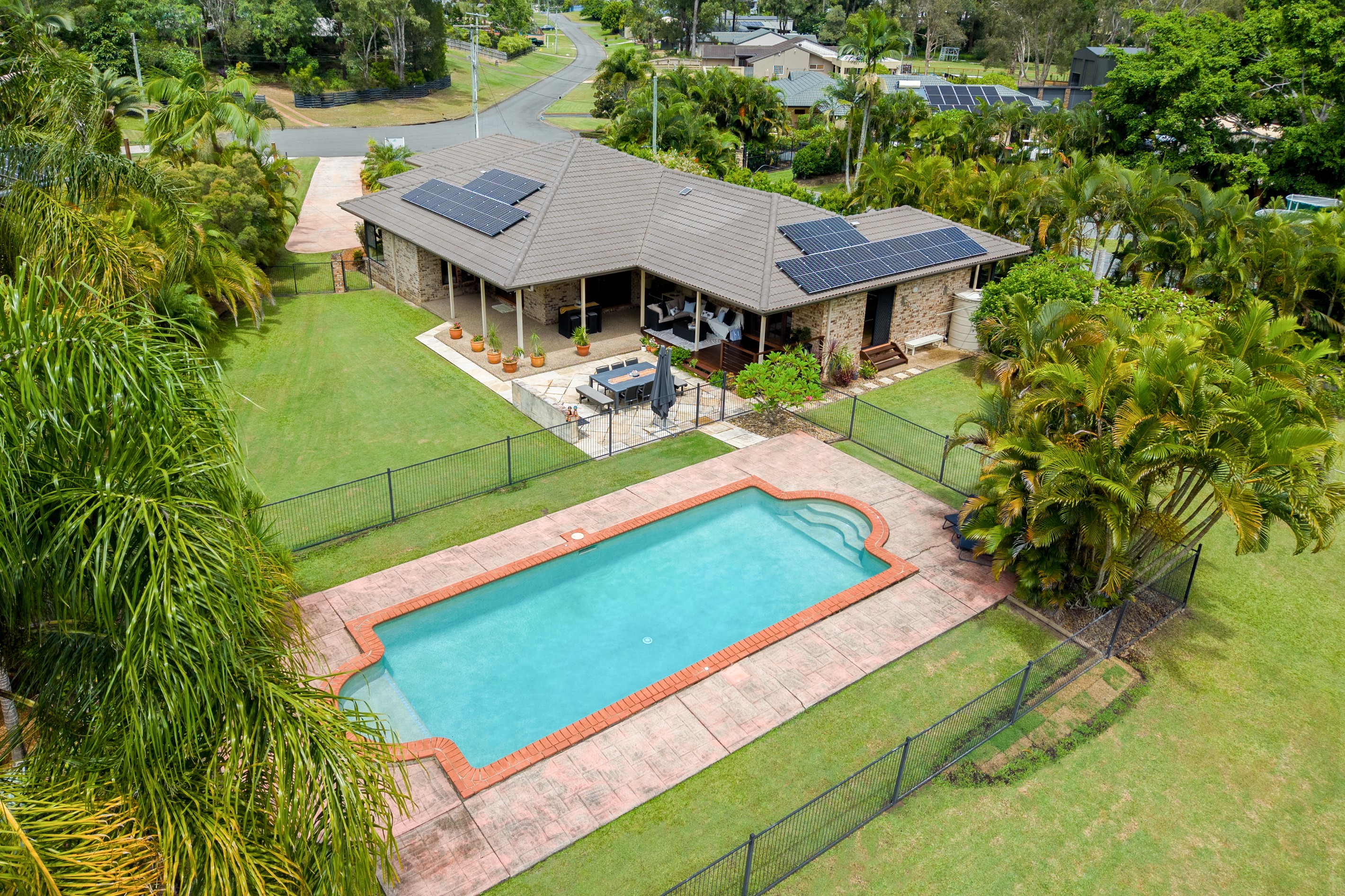 18 Timberlea Court, Helensvale, QLD 4212