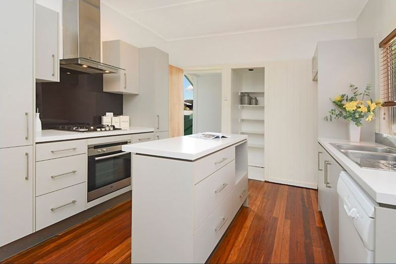 10 Mar Street, Holland Park, QLD 4121