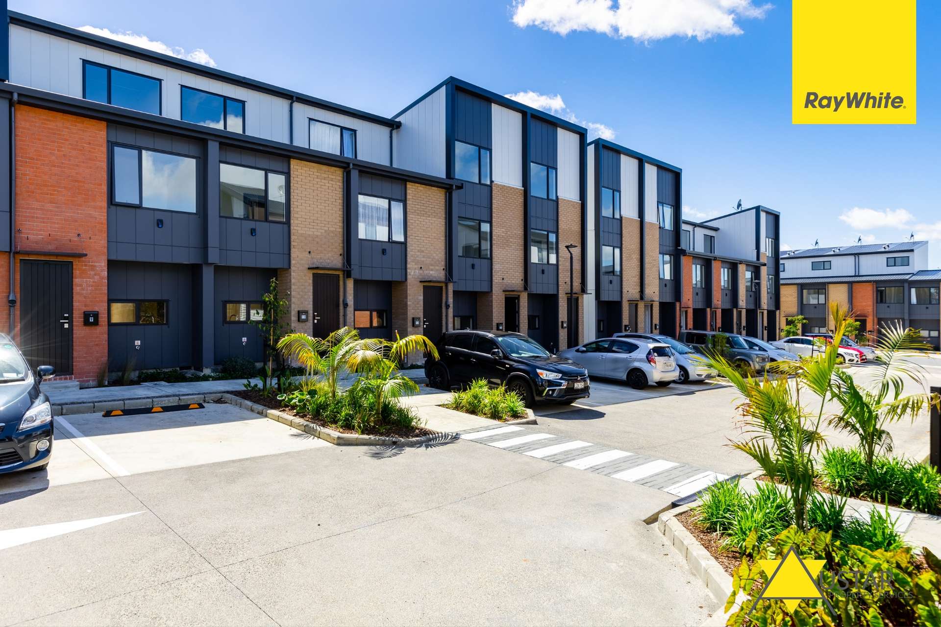 23 Parkwood Avenue photo 1