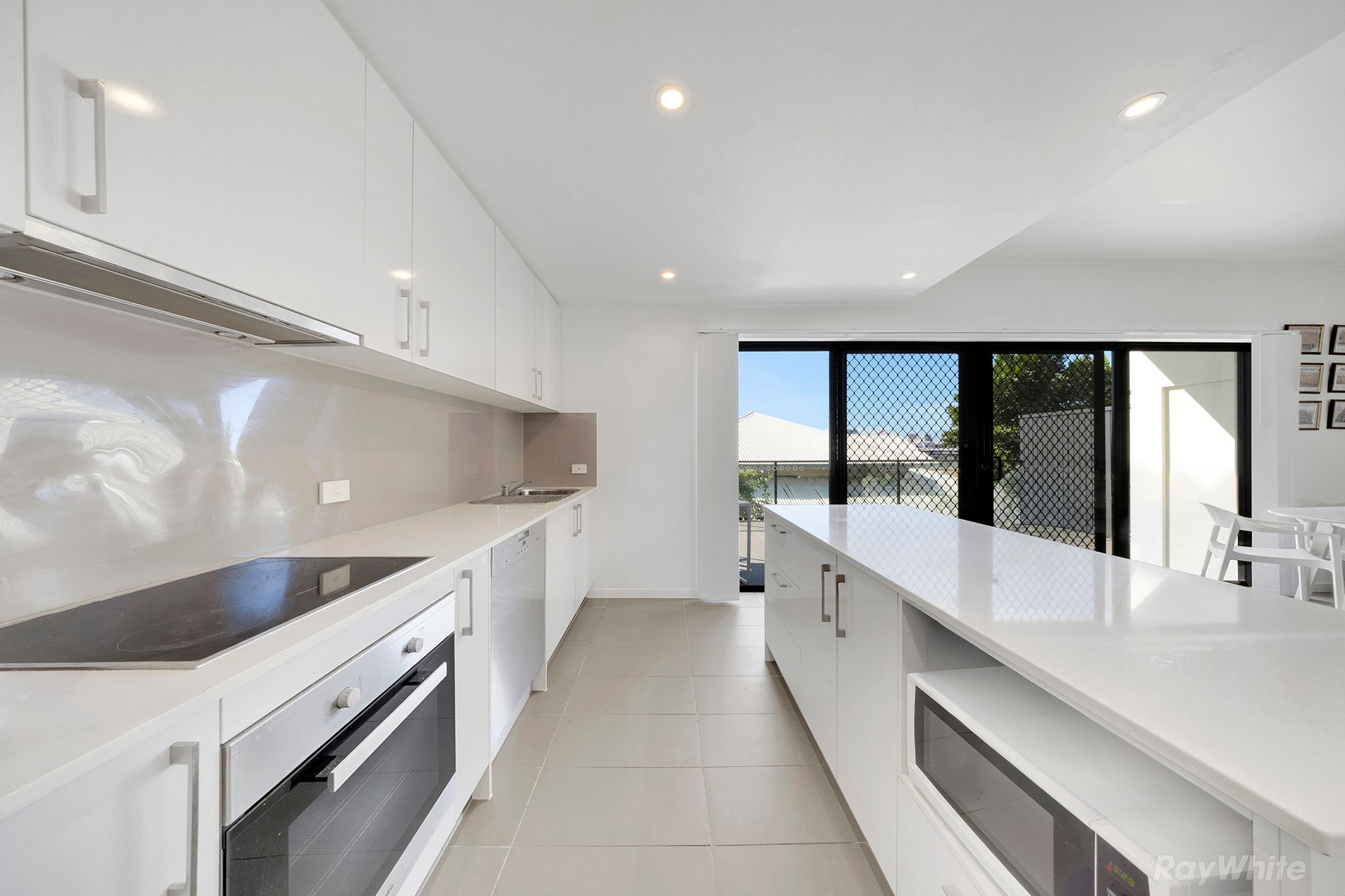 2/1 Bayne Street — photo 5 of 10