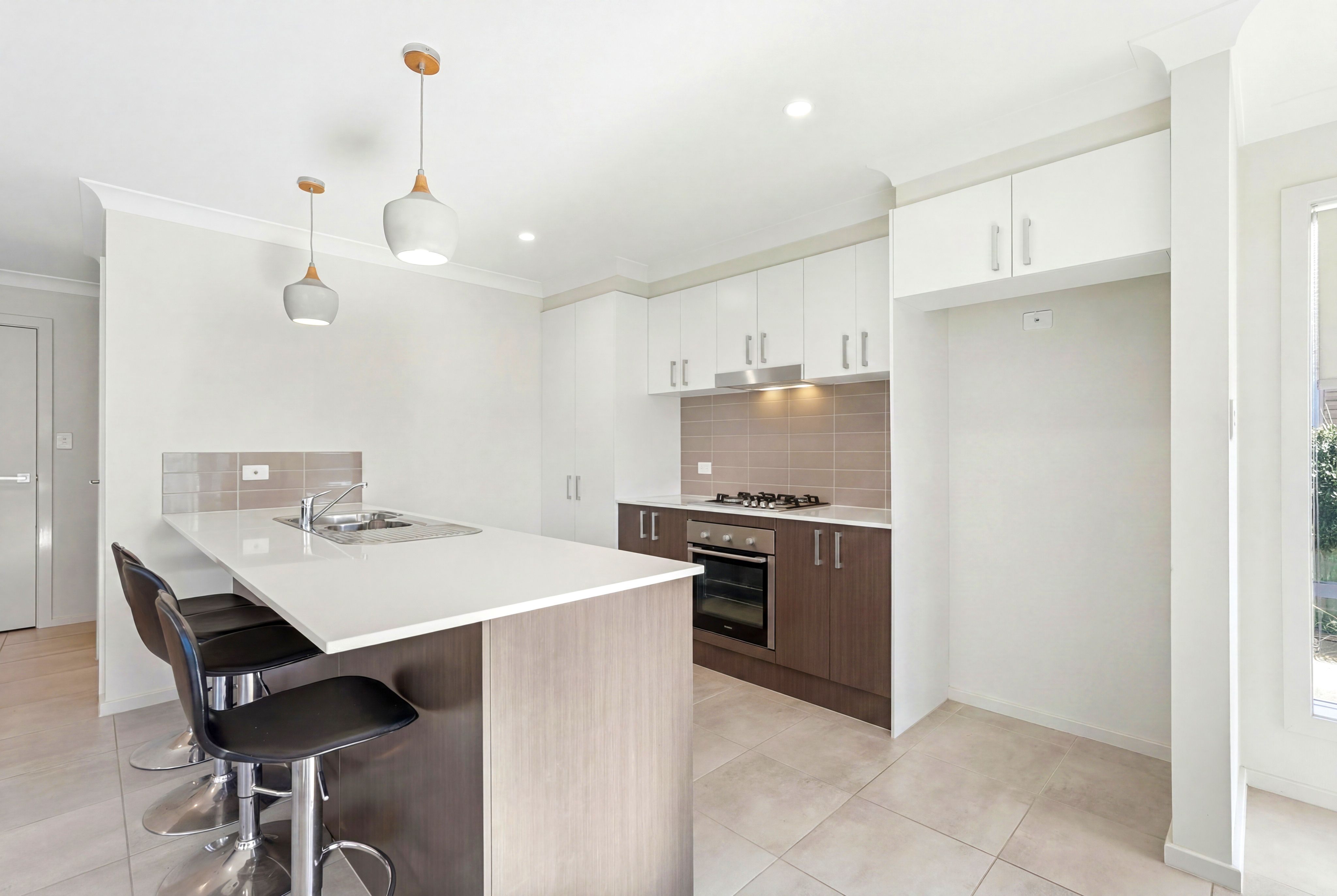 1/5 Ashton Avenue — photo 4 of 12