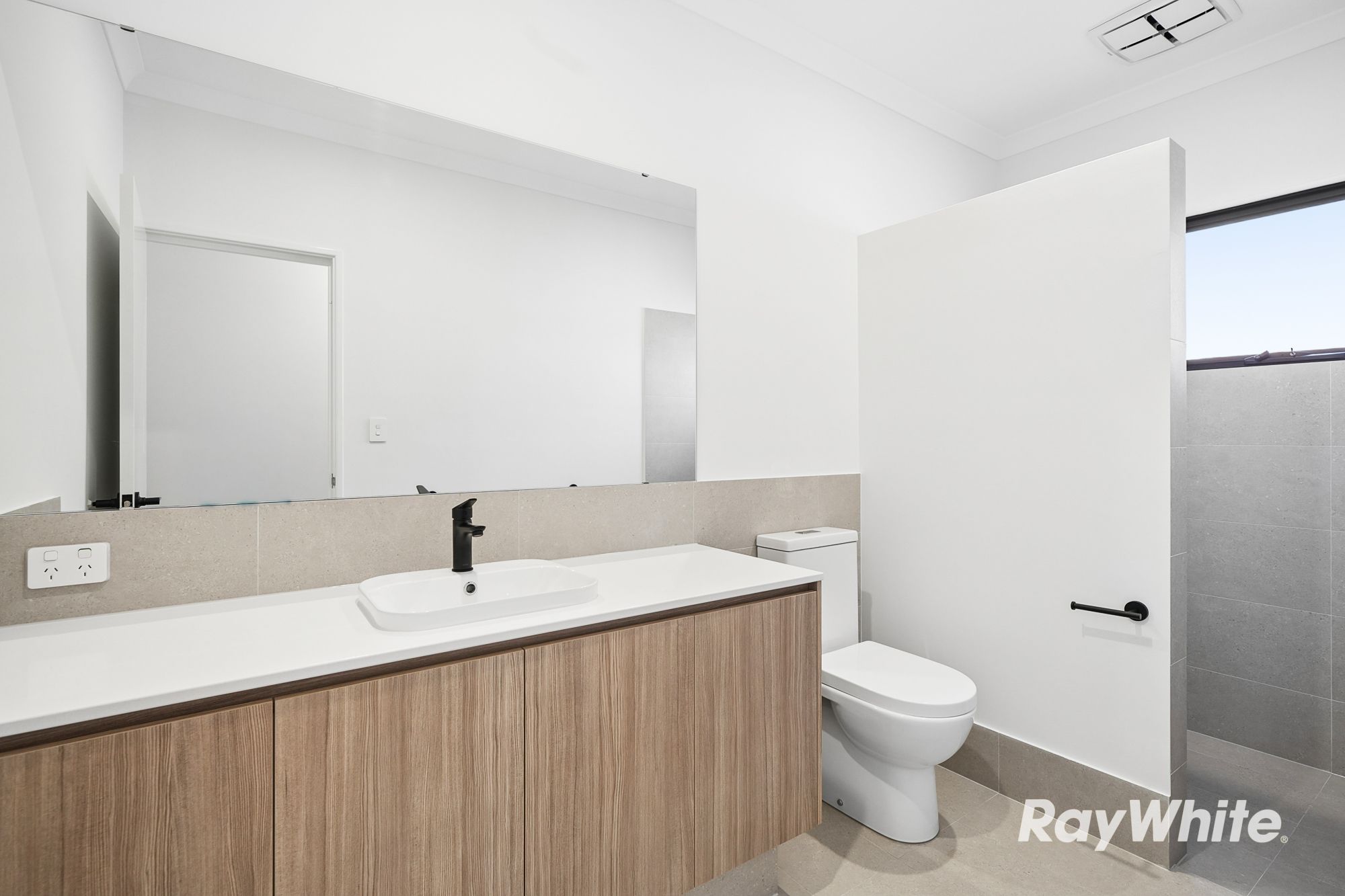 28C Scaddan Street — photo 13 of 30