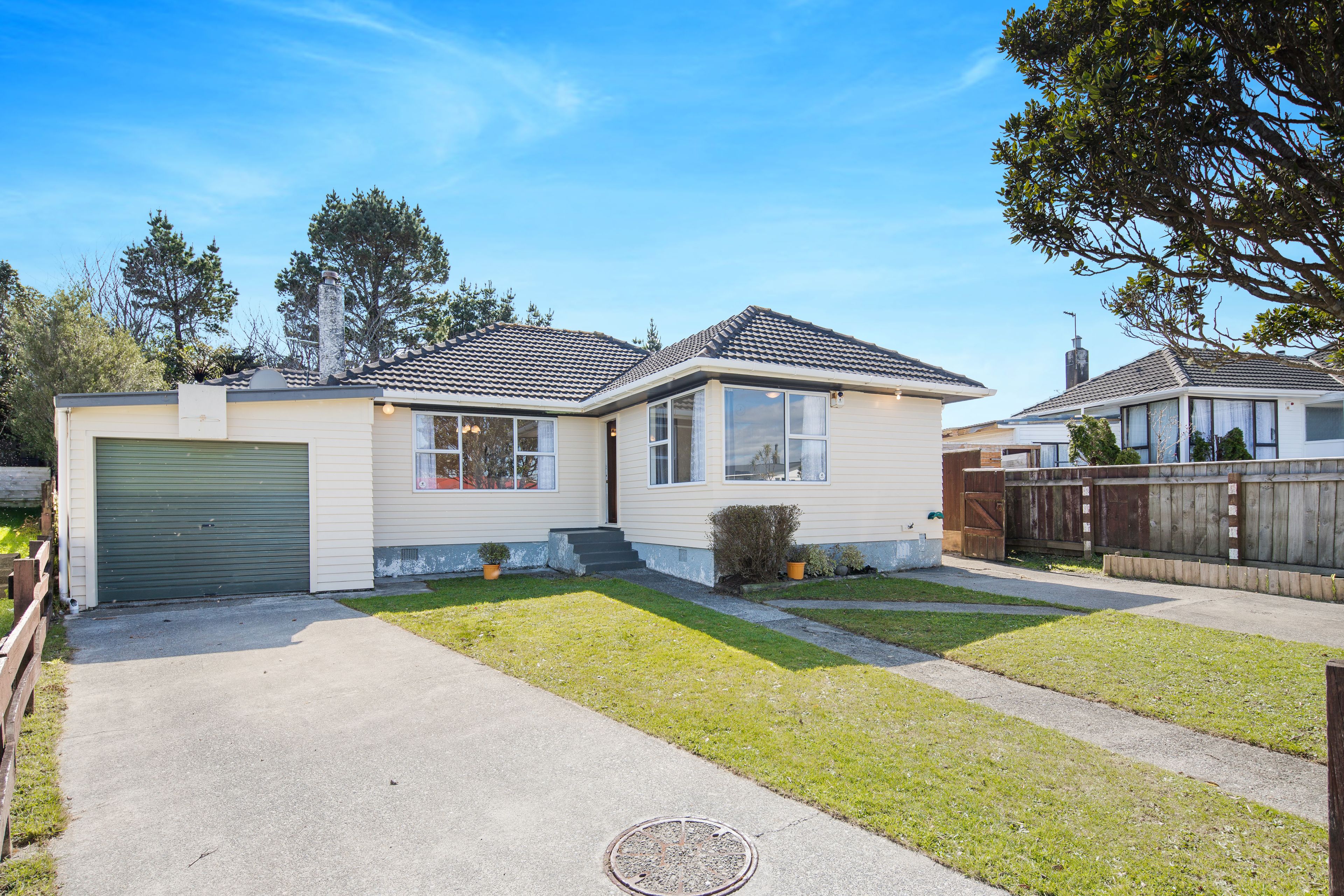 9 Loasby Crescent, Newlands, Wellington City
