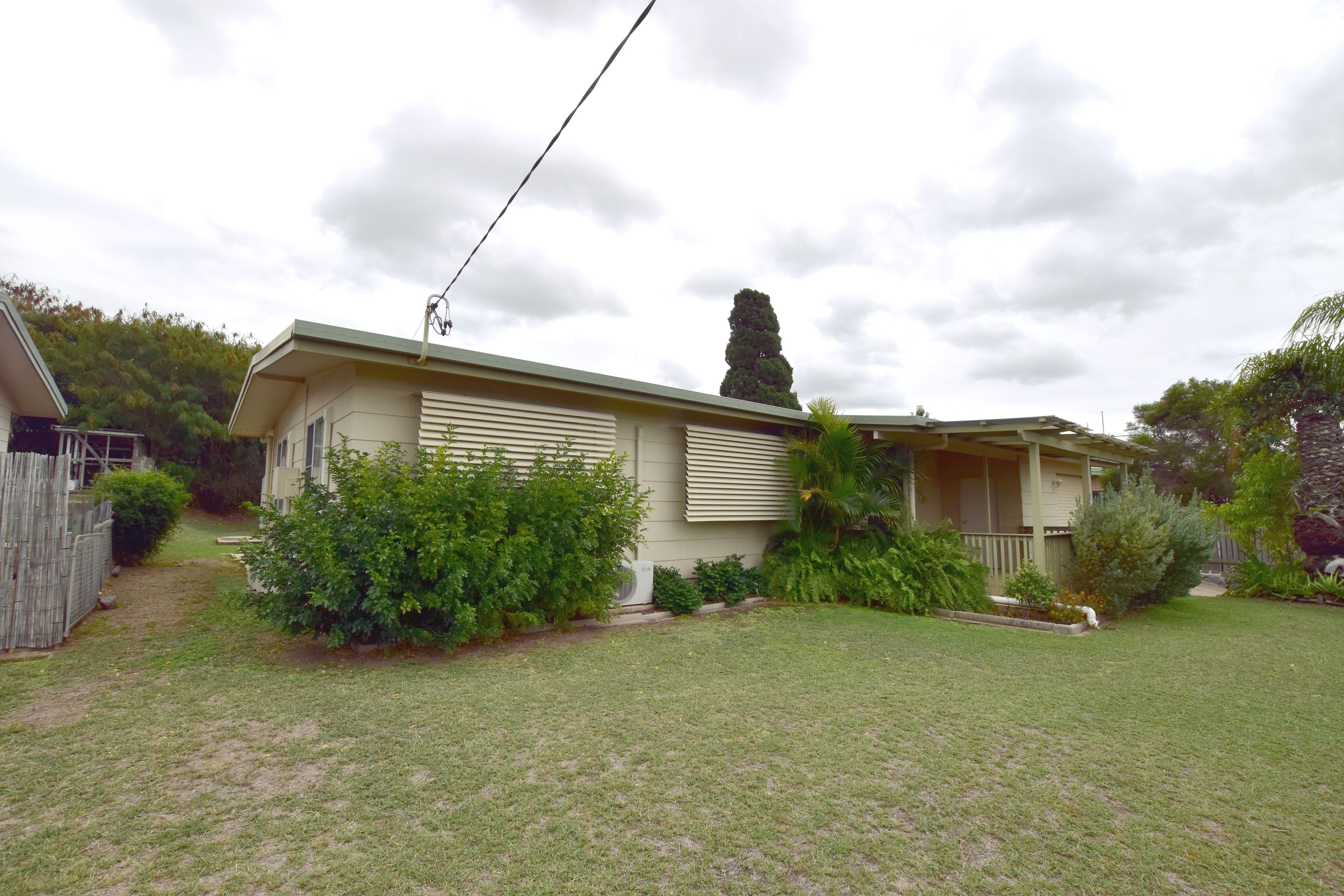 15 Hansen Crescent, Clinton, QLD 4680