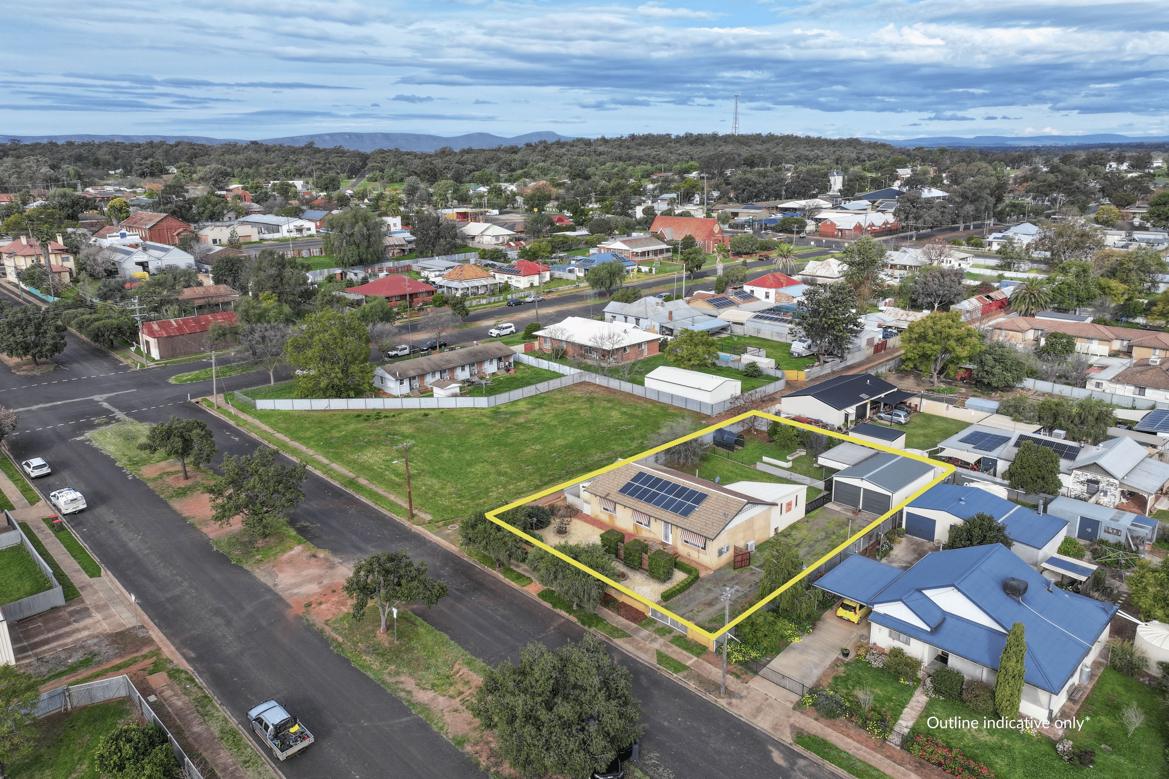 25 Dugga Street — photo from Ray White Parkes