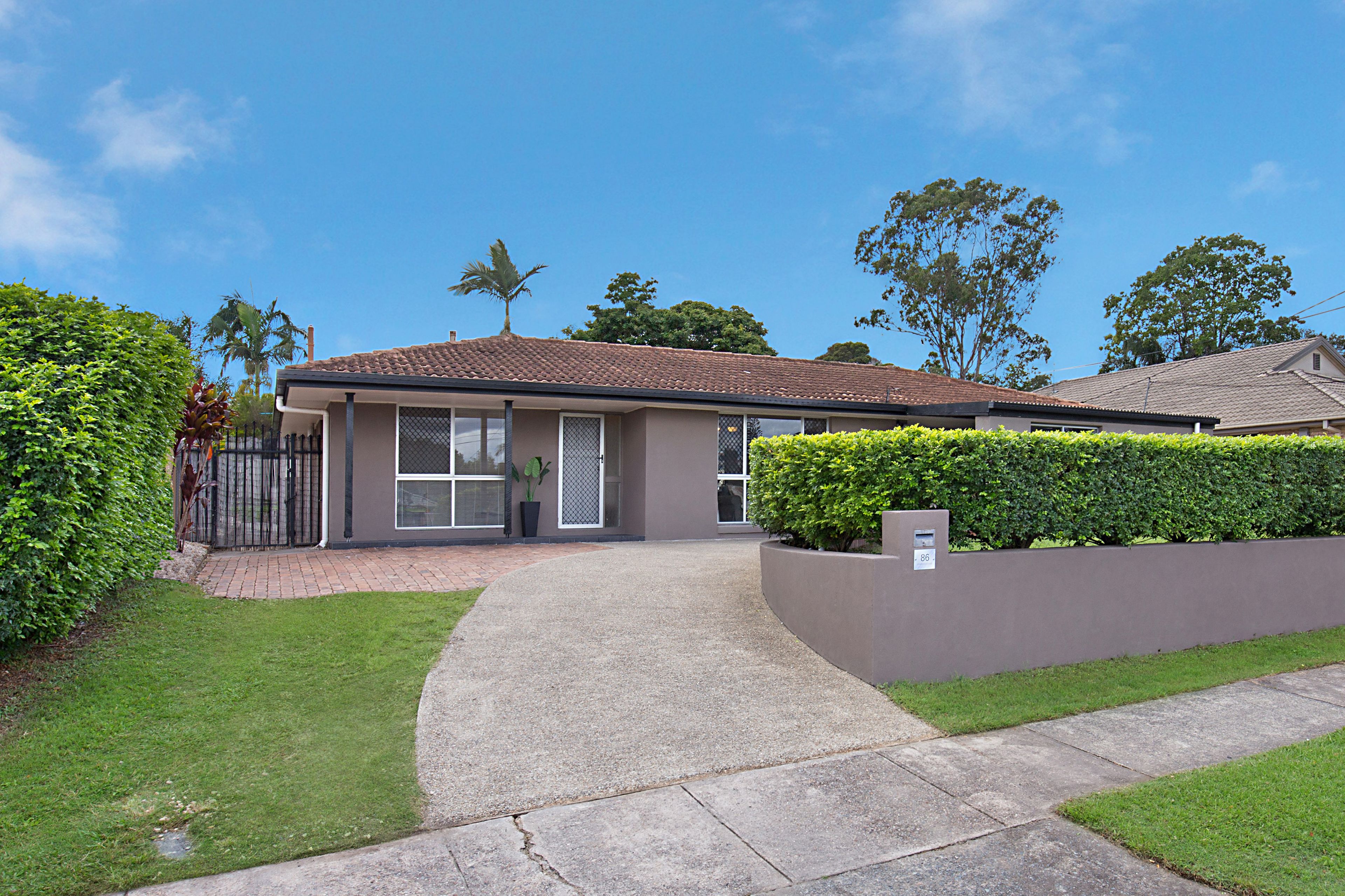 86 Chatswood Road, Springwood, QLD 4127