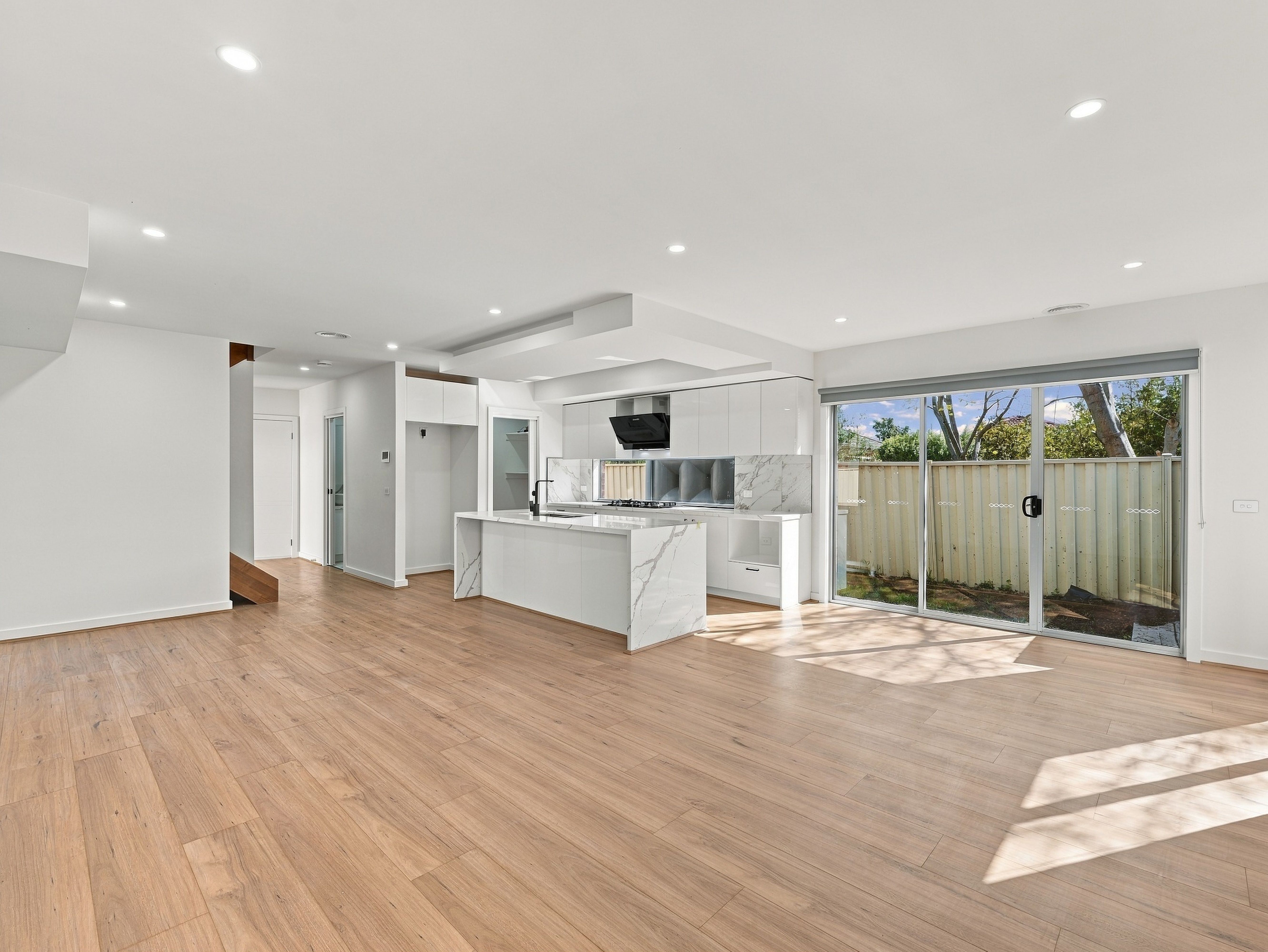 2/10 Davern Court — photo 2 of 25