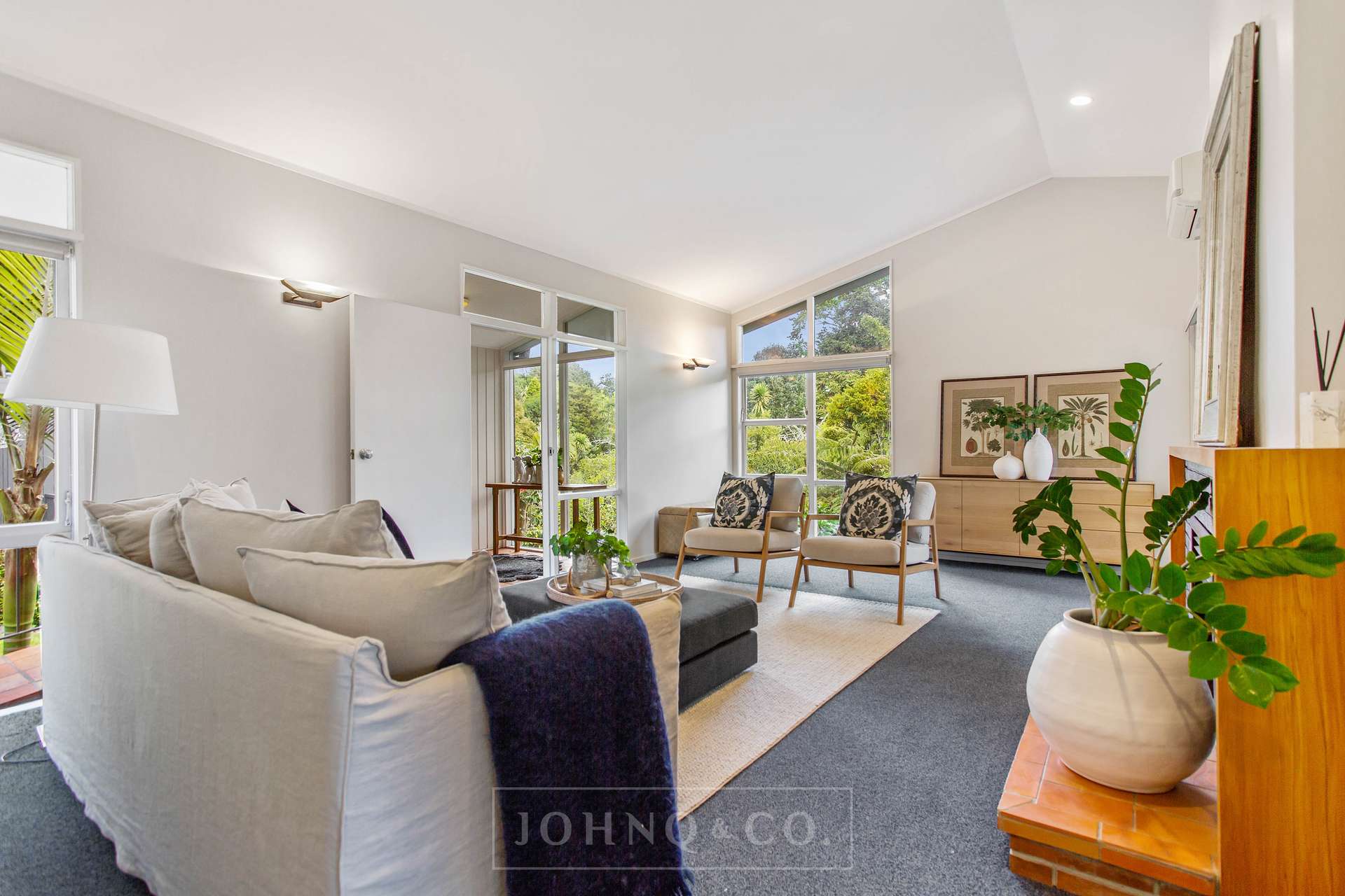 62 Waiatarua Road photo 4