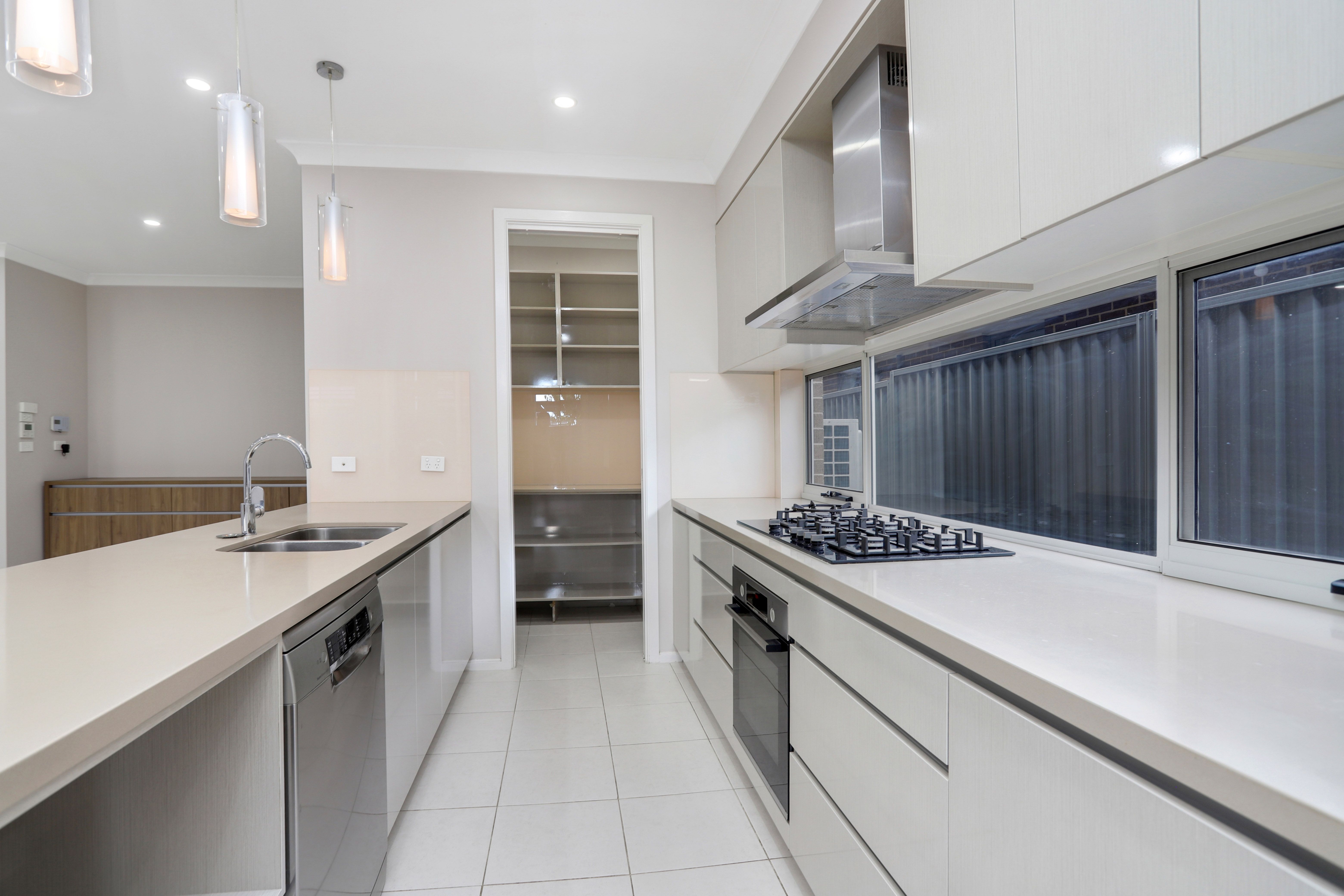 4 Commander Street, JORDAN SPRINGS, NSW 2747