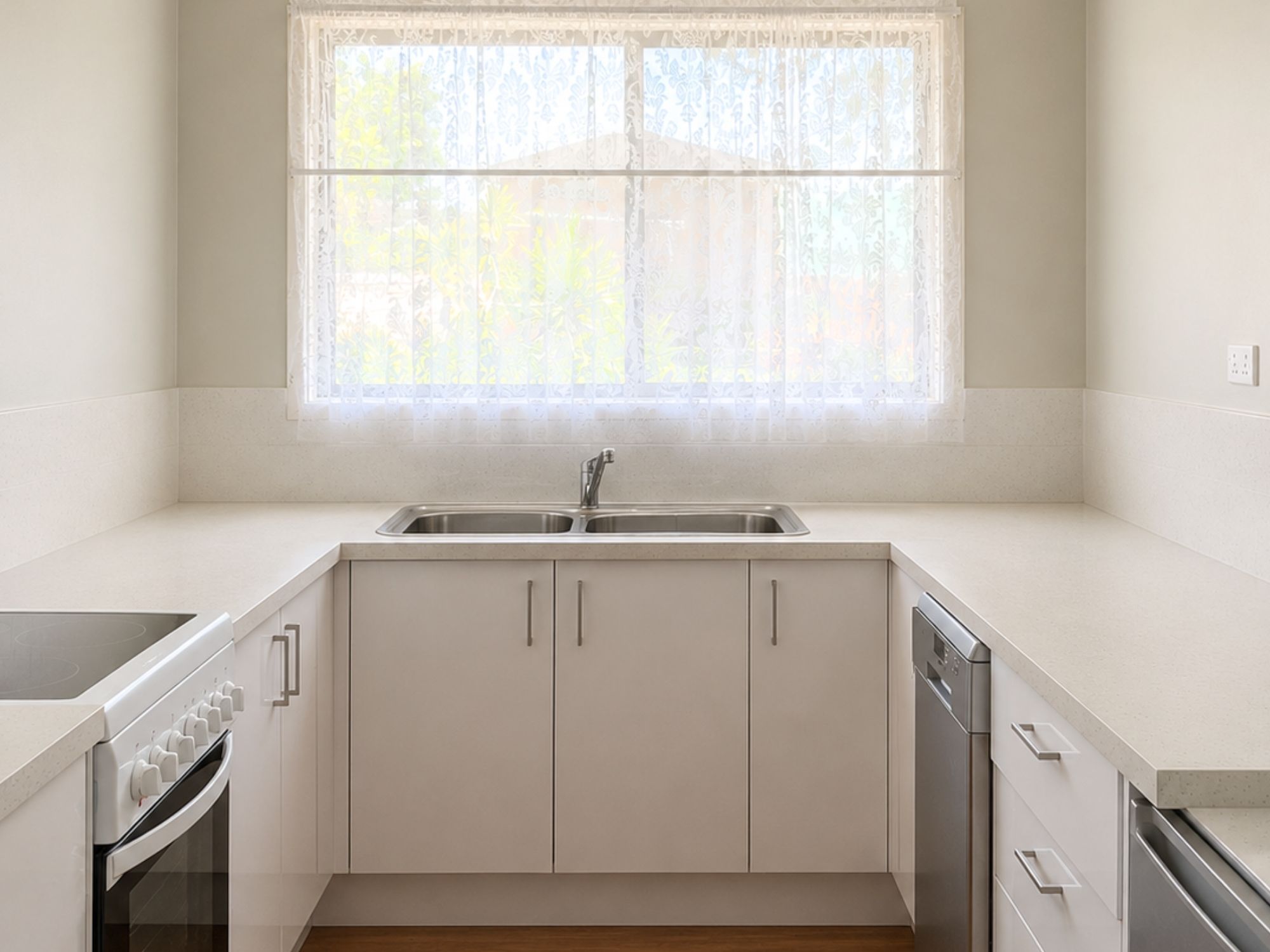1/7 Bonton Avenue — photo 4 of 11