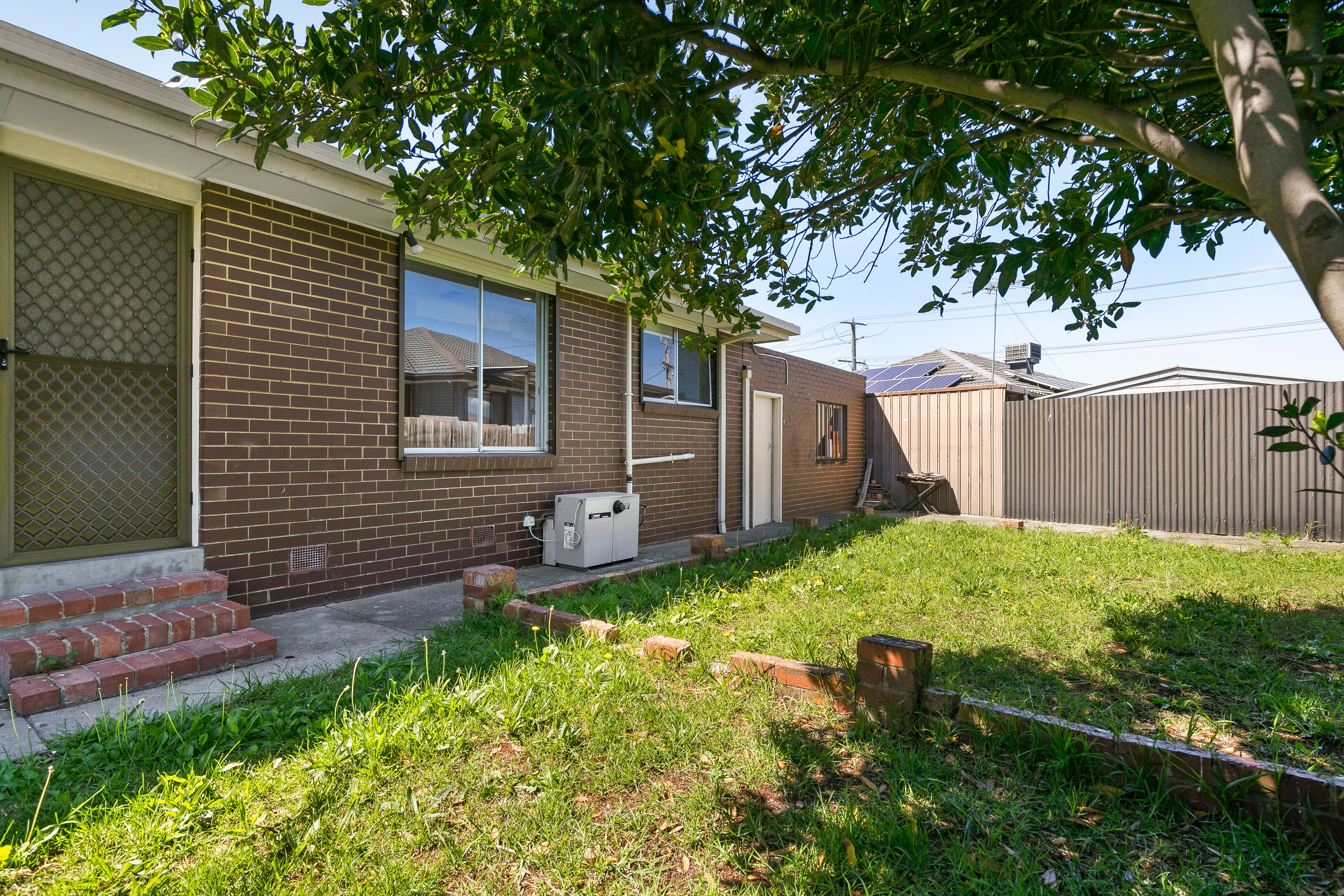 3 Mont Albert Drive — photo 14 of 15