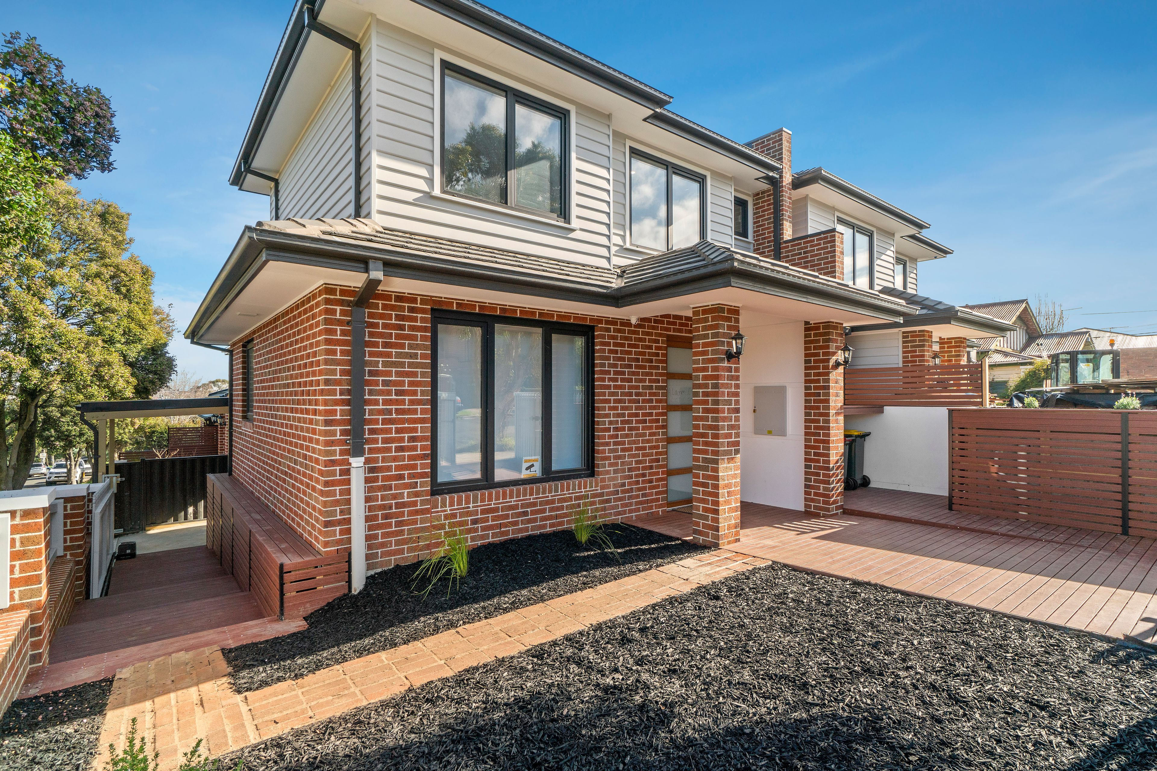 17 Henderson Street — photo 10 of 10