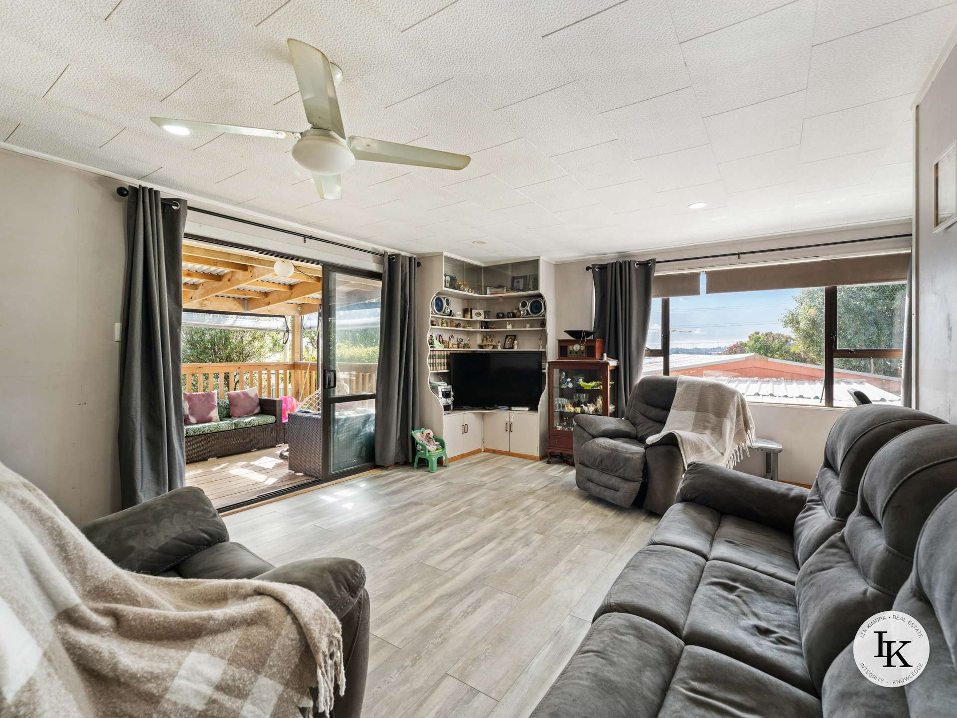 151 Boundary Road photo 2