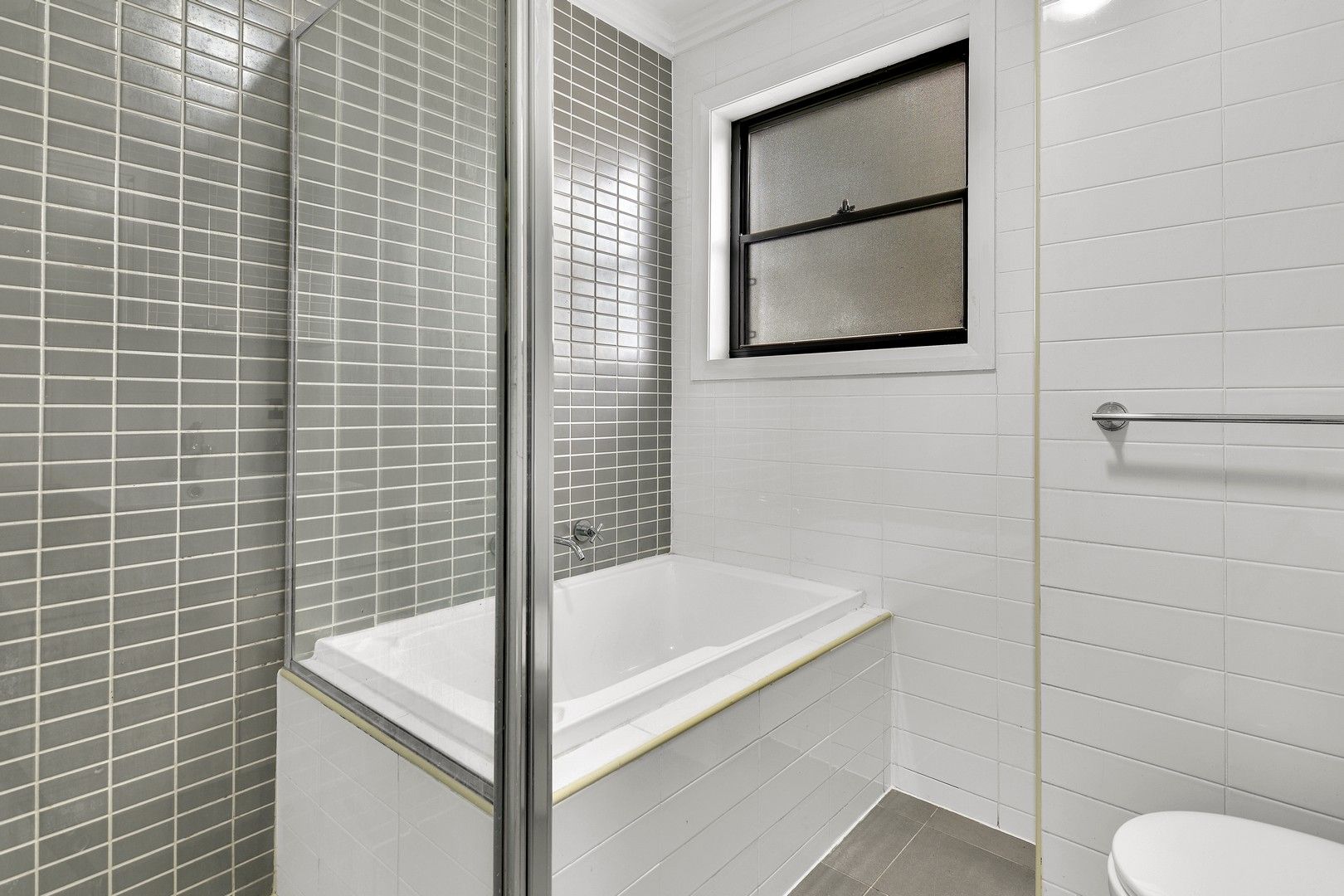 15/15-23a Knight Street — photo 5 of 6