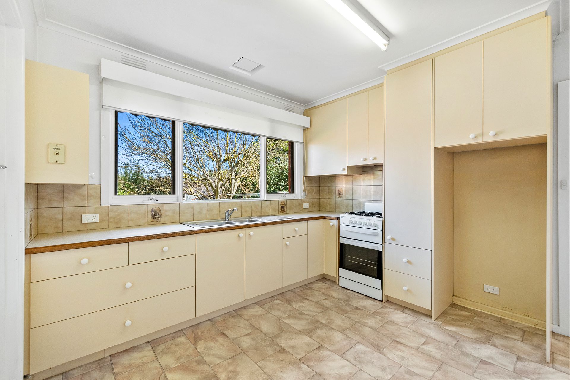 4 Adrian Avenue, Blackburn South, VIC 3130