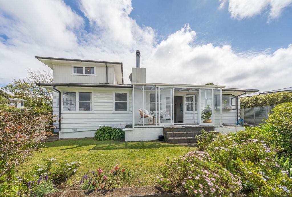 125 Normandale Road, Normandale, Lower Hutt City