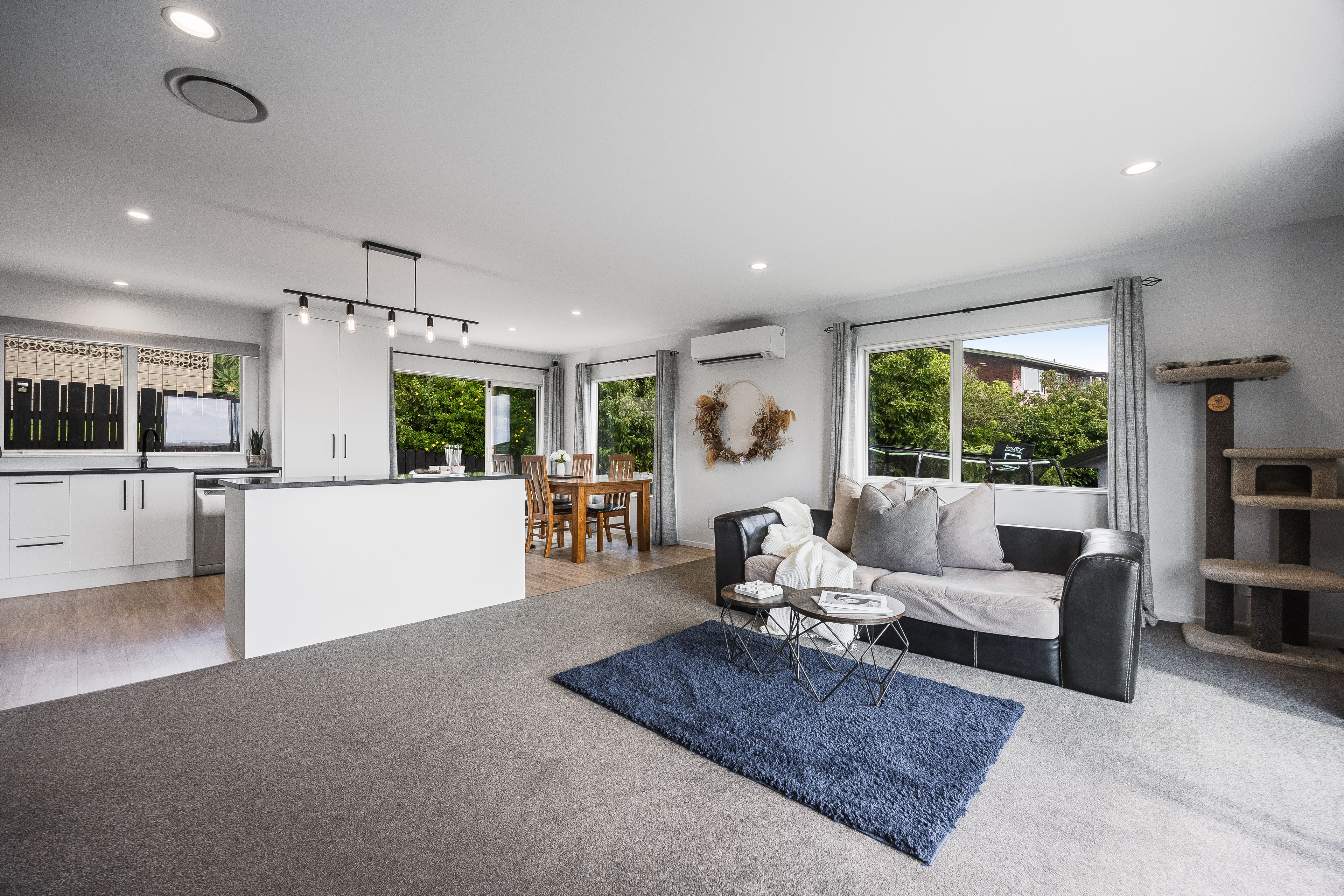 22 Whangaparaoa Road, Red Beach, Rodney