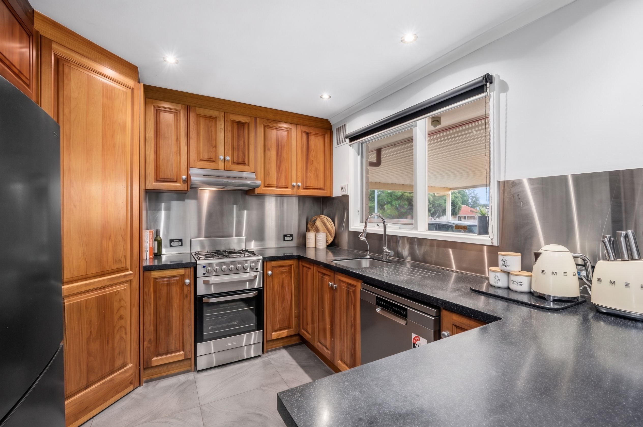 98 Elizabeth Road — photo 4 of 13