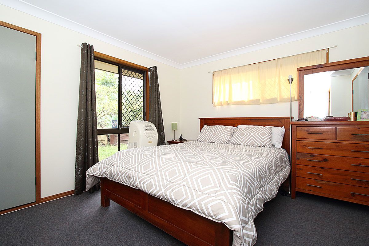 12 Cresthill Avenue, Regents Park, QLD 4118