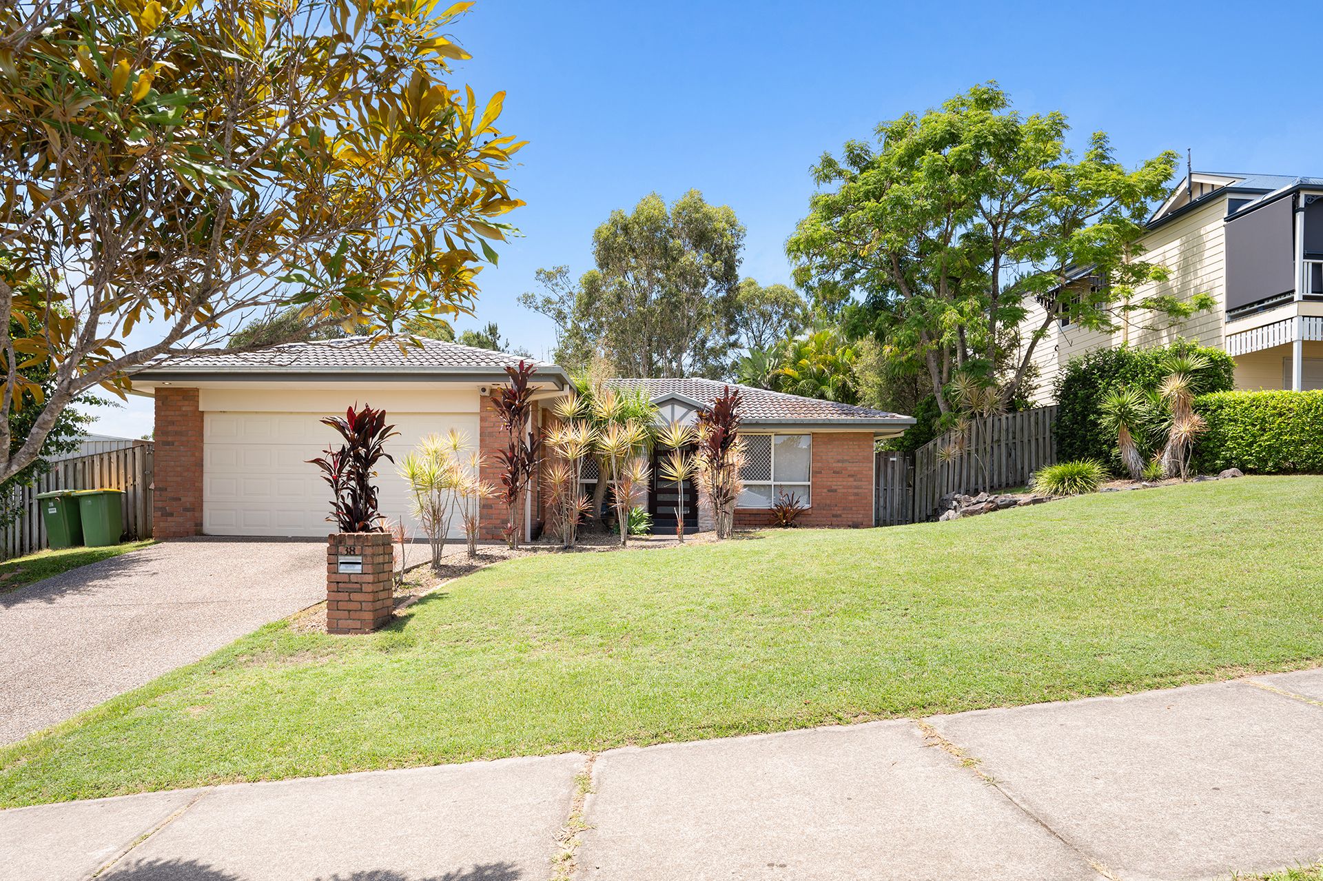 38 Manra Way, Pacific Pines, QLD 4211