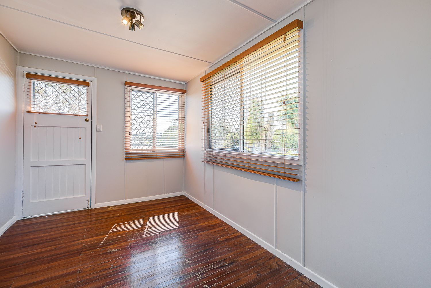 42 Laughlin Street, Kingston, QLD 4114