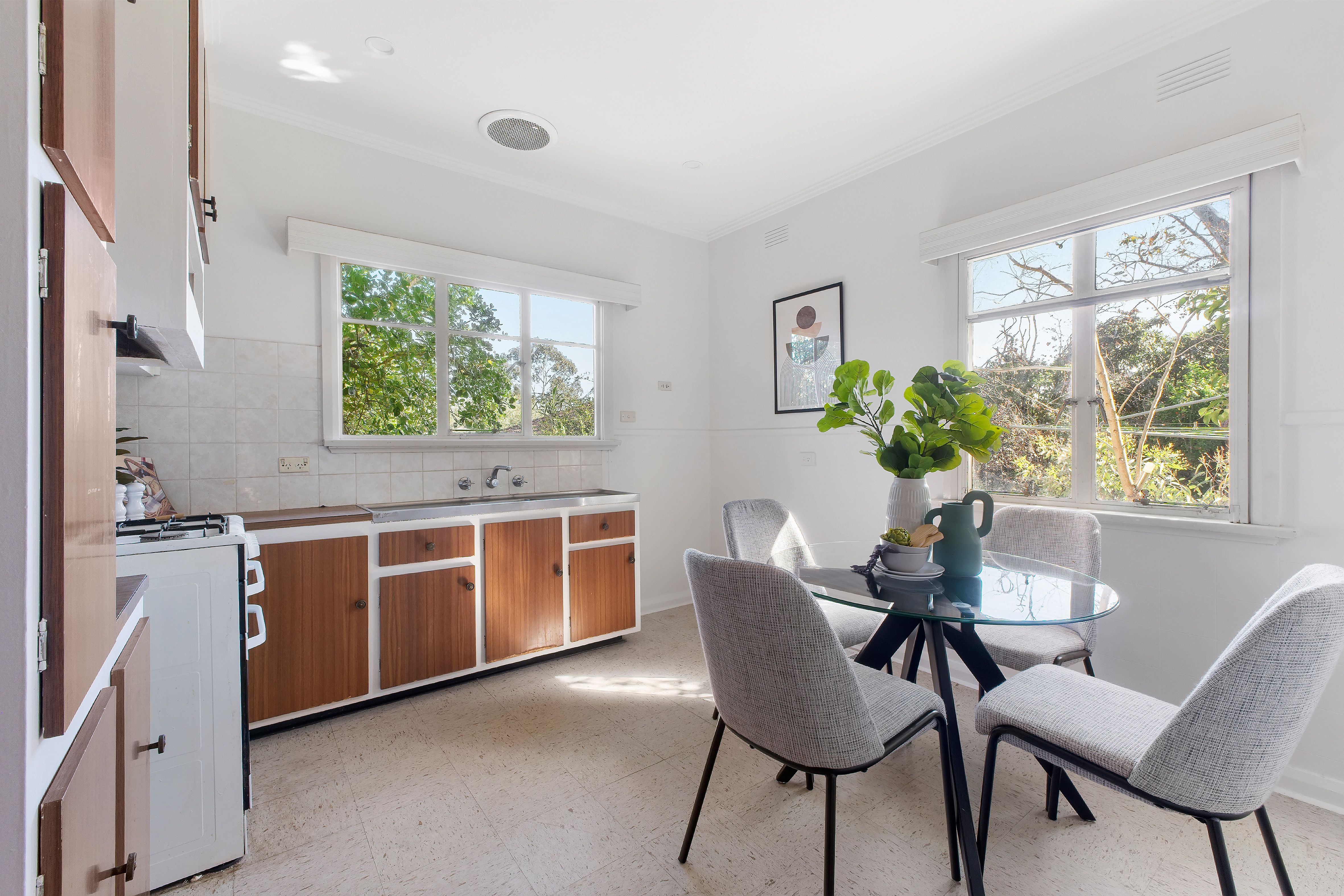 76 Strathallan Road — photo 5 of 16