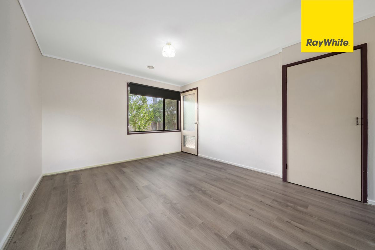 10 Weaver Place, Charnwood, ACT 2615