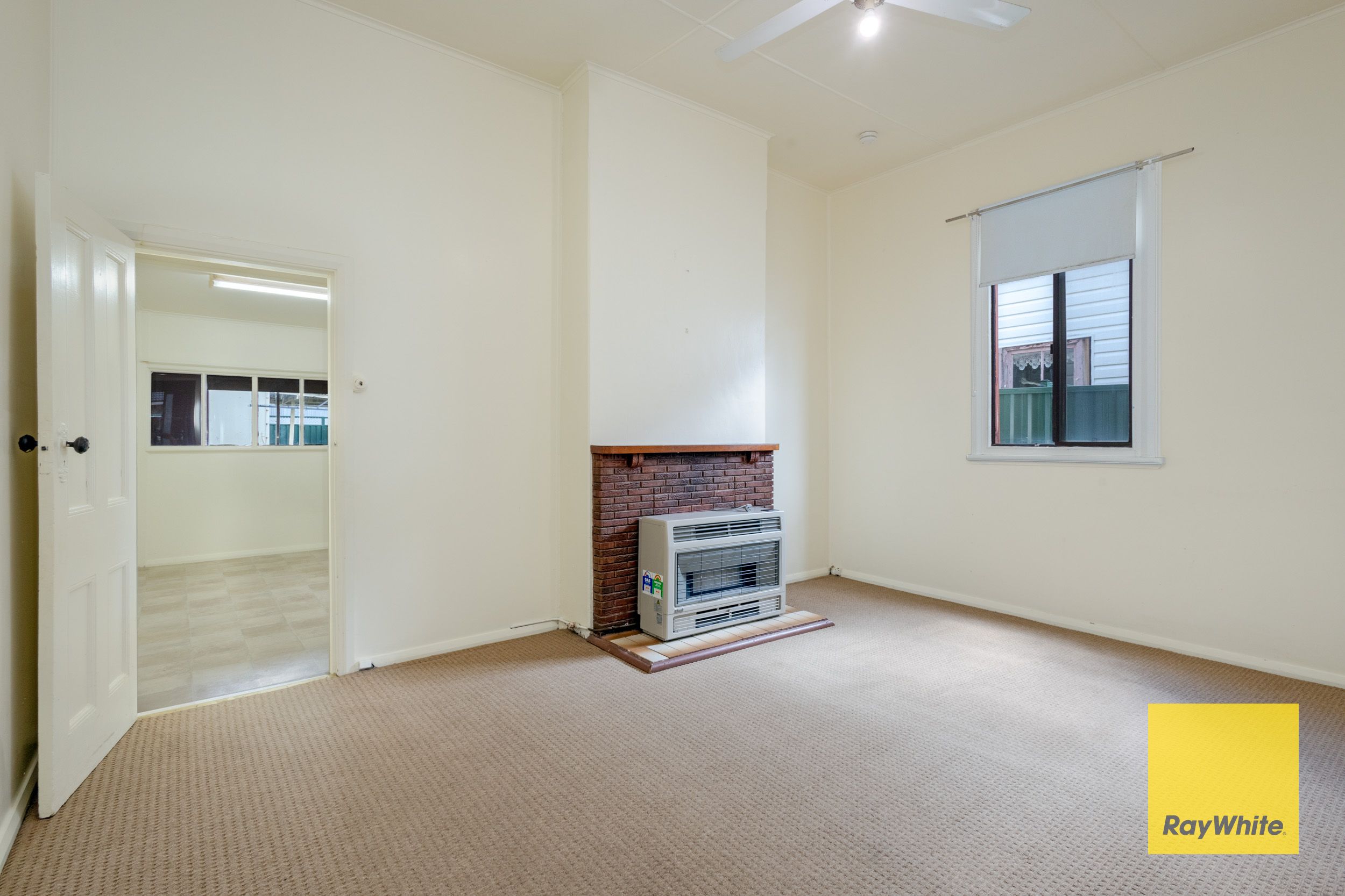 90 Laurence Street — photo 4 of 17