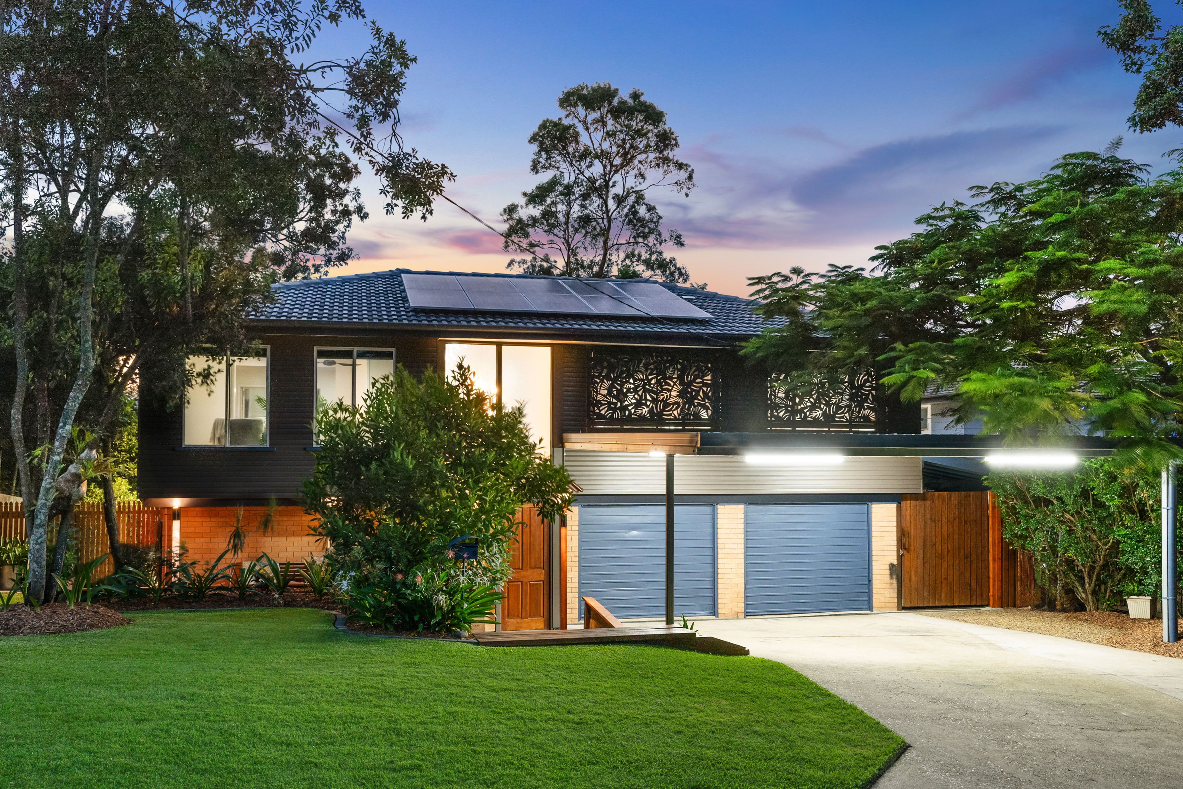 9 Tuttumburra Court, Ferny Hills, QLD 4055
