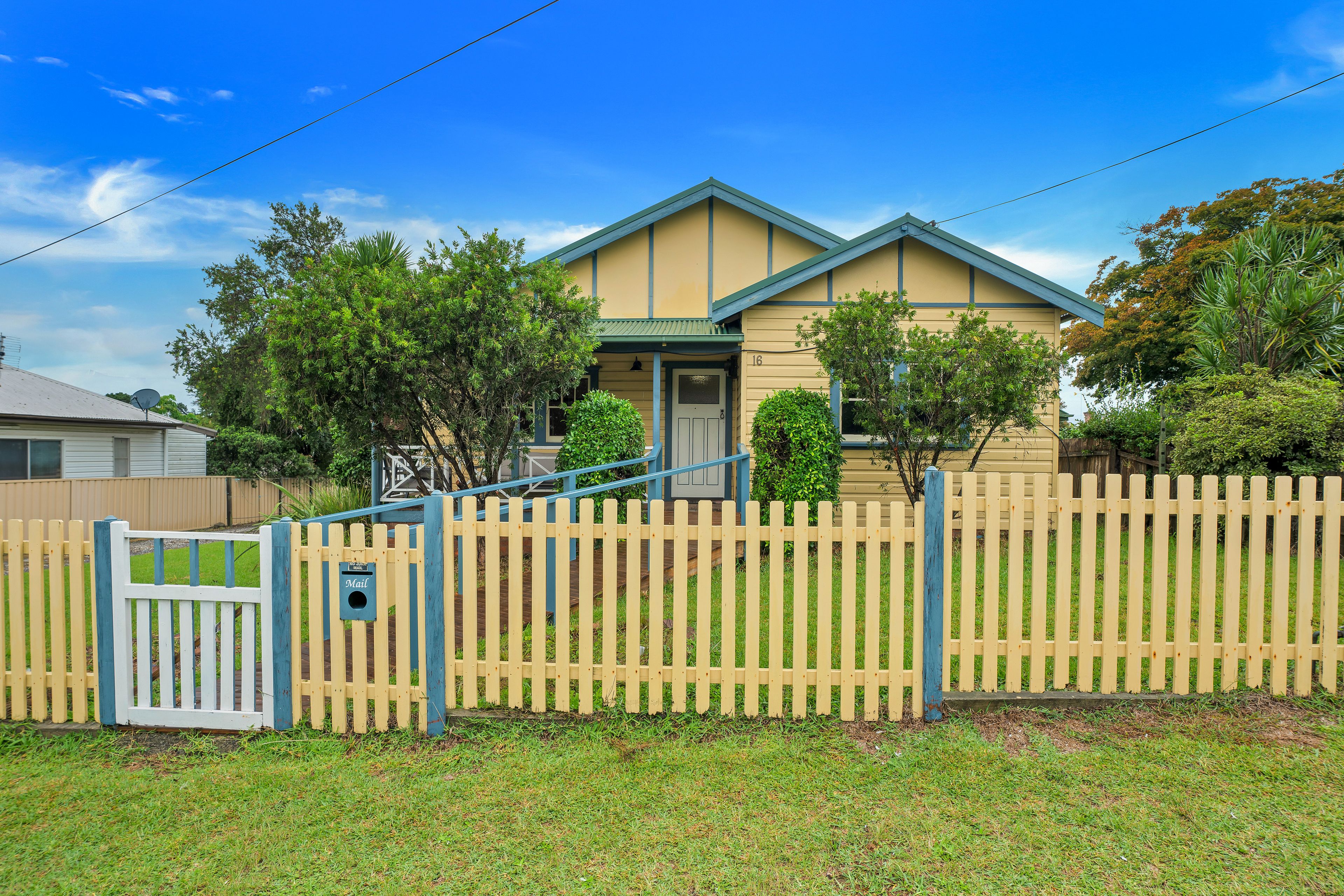 16 Cambewarra Road, Bomaderry, NSW 2541