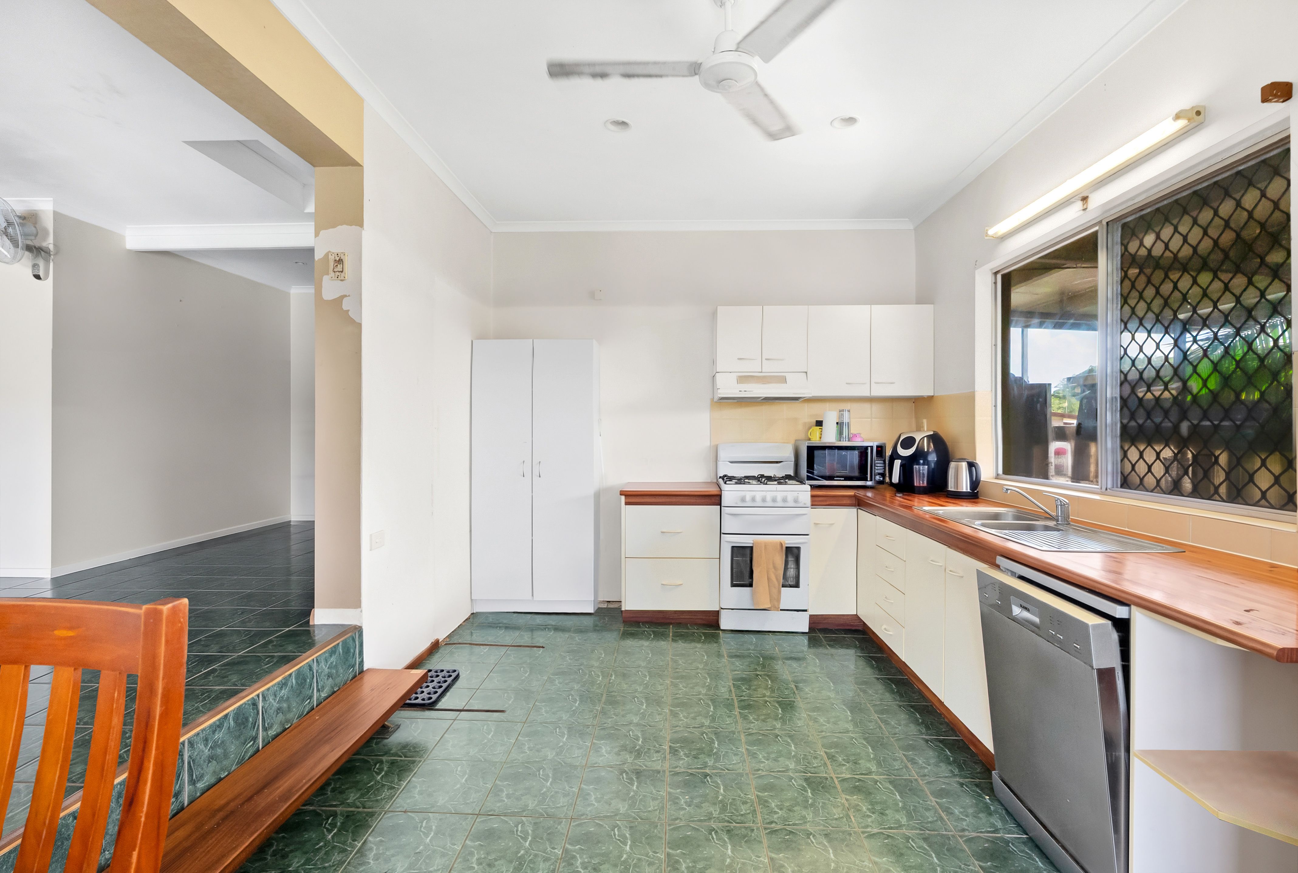 12 Dandaloo Street — photo 3 of 17