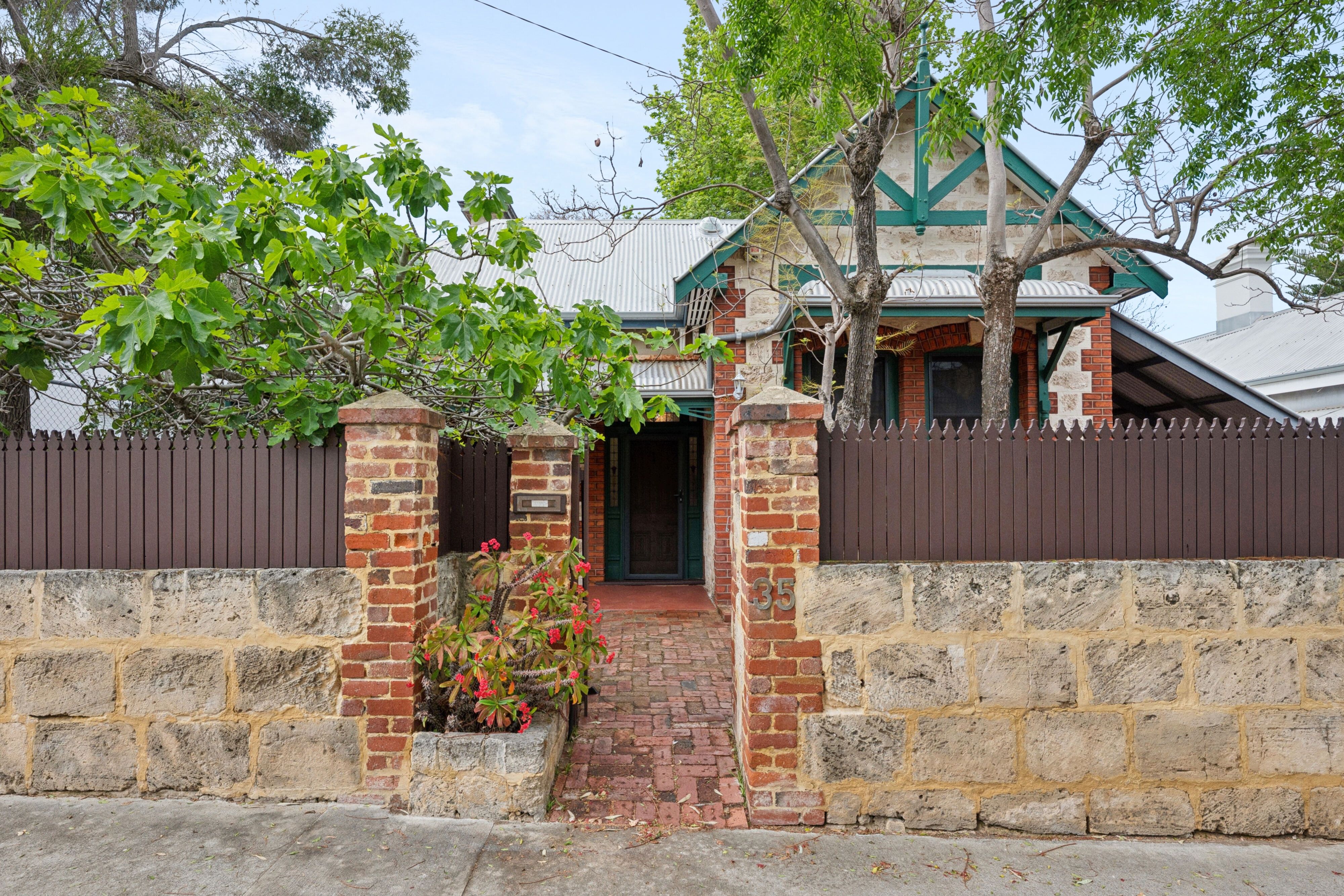 35 Alma Street — photo from Ray White Dalkeith Claremont Fremantle - Dalkeith Location