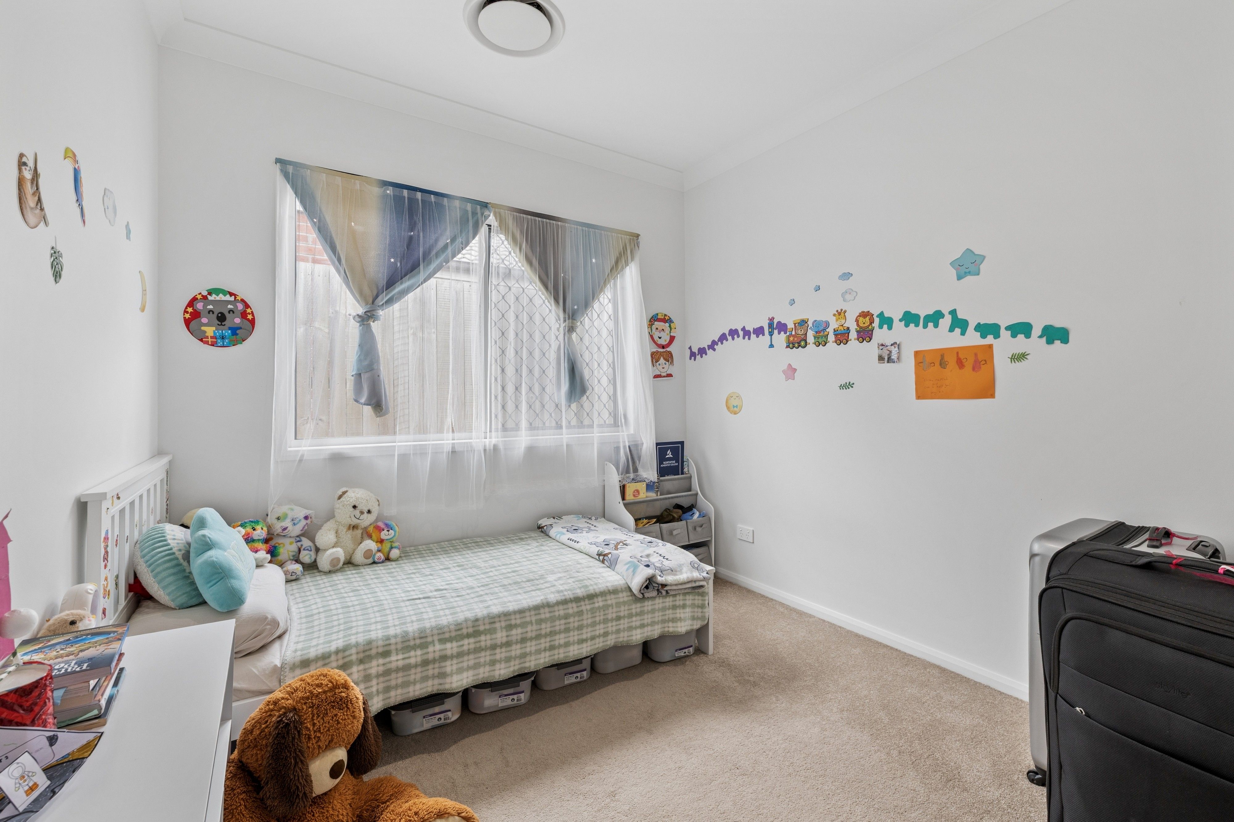 33 Rupert Crescent — photo 11 of 13