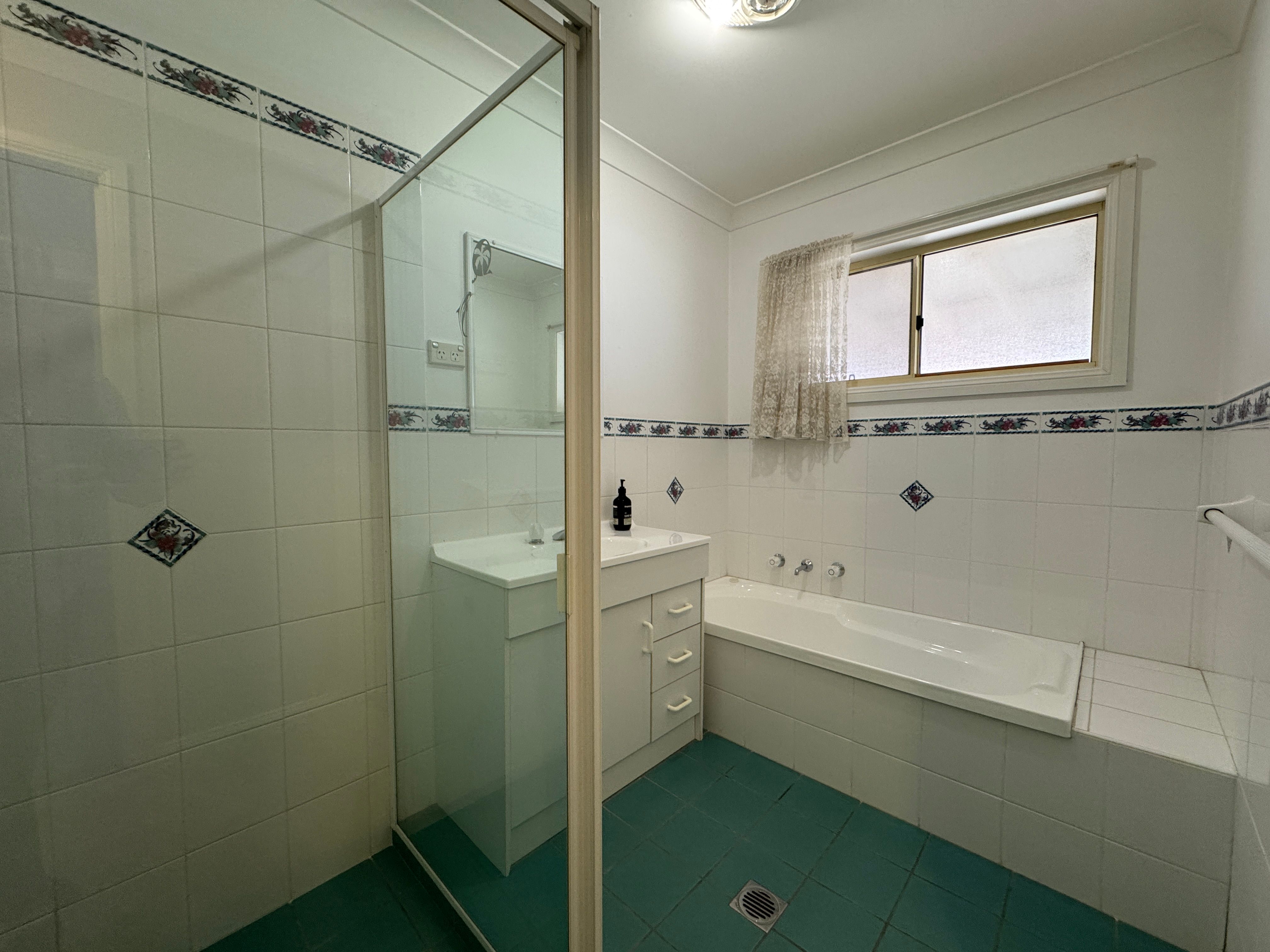 22 Hargreaves Crescent, Young, NSW 2594