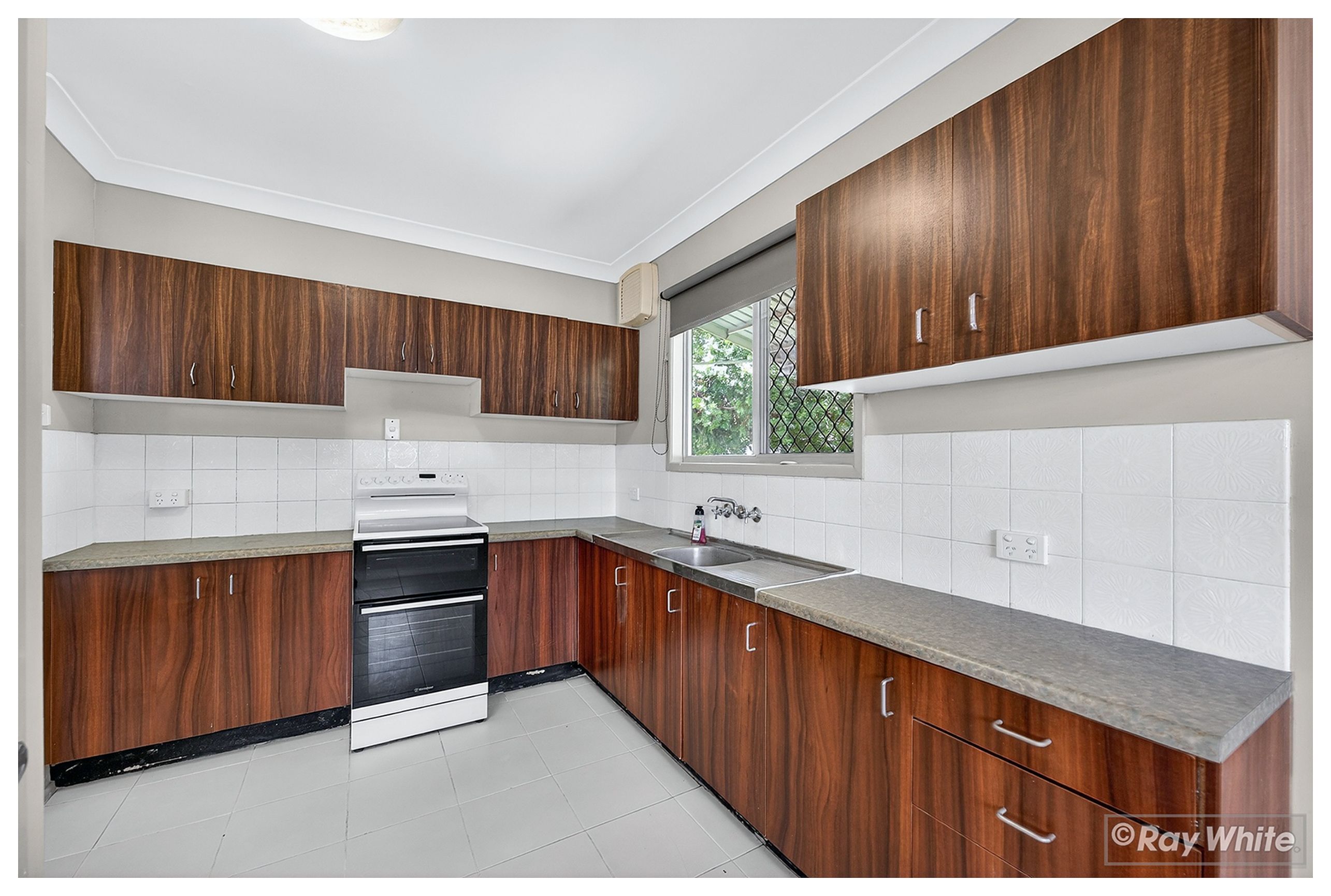 19 Symons Street, Park Avenue, QLD 4701