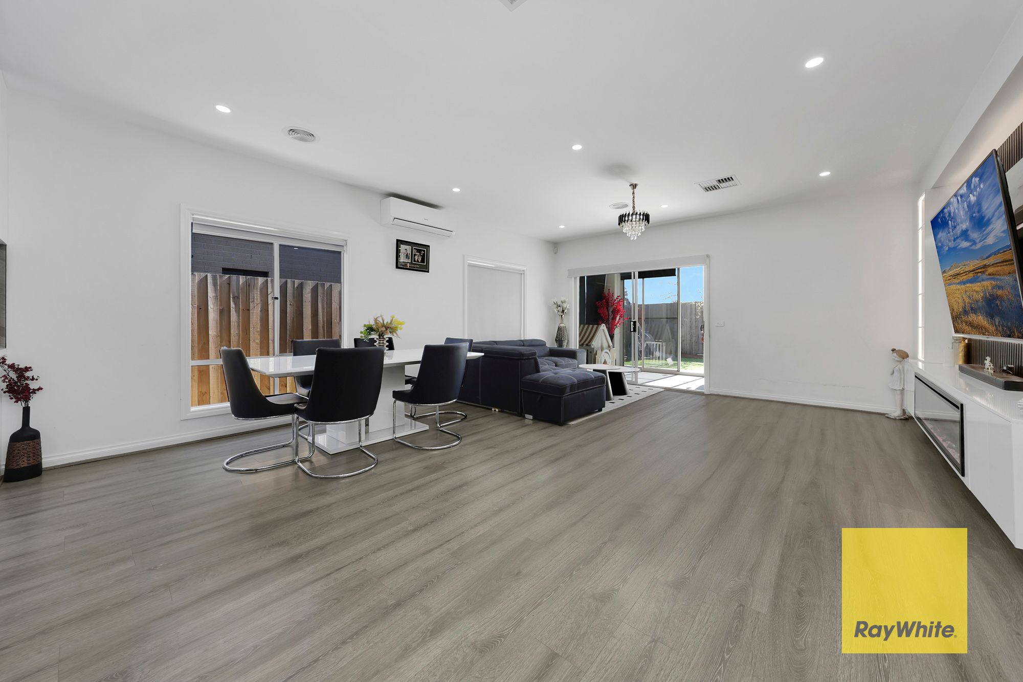 53 Hardwood Grove — photo 8 of 23