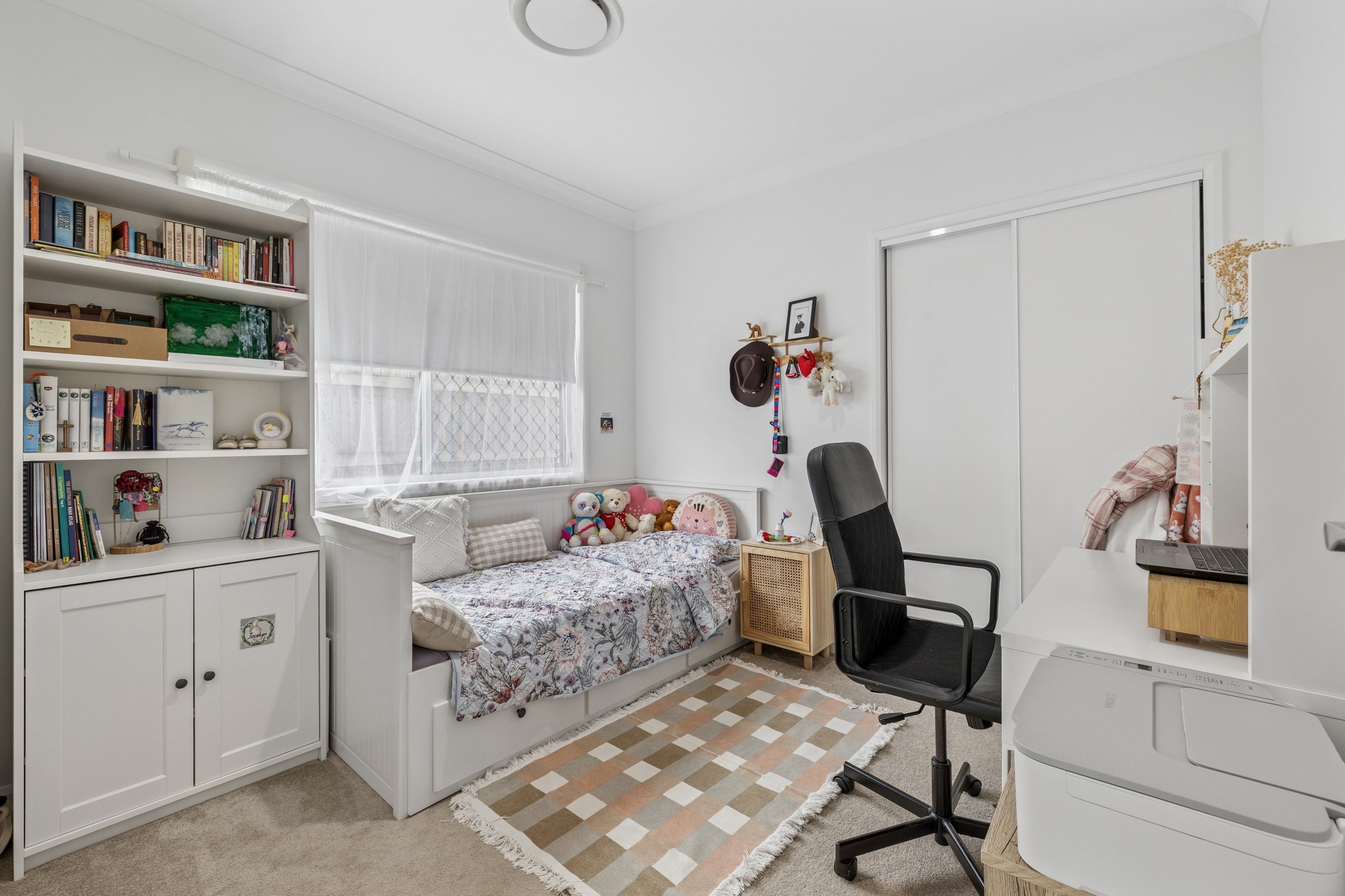 33 Rupert Crescent — photo 10 of 13