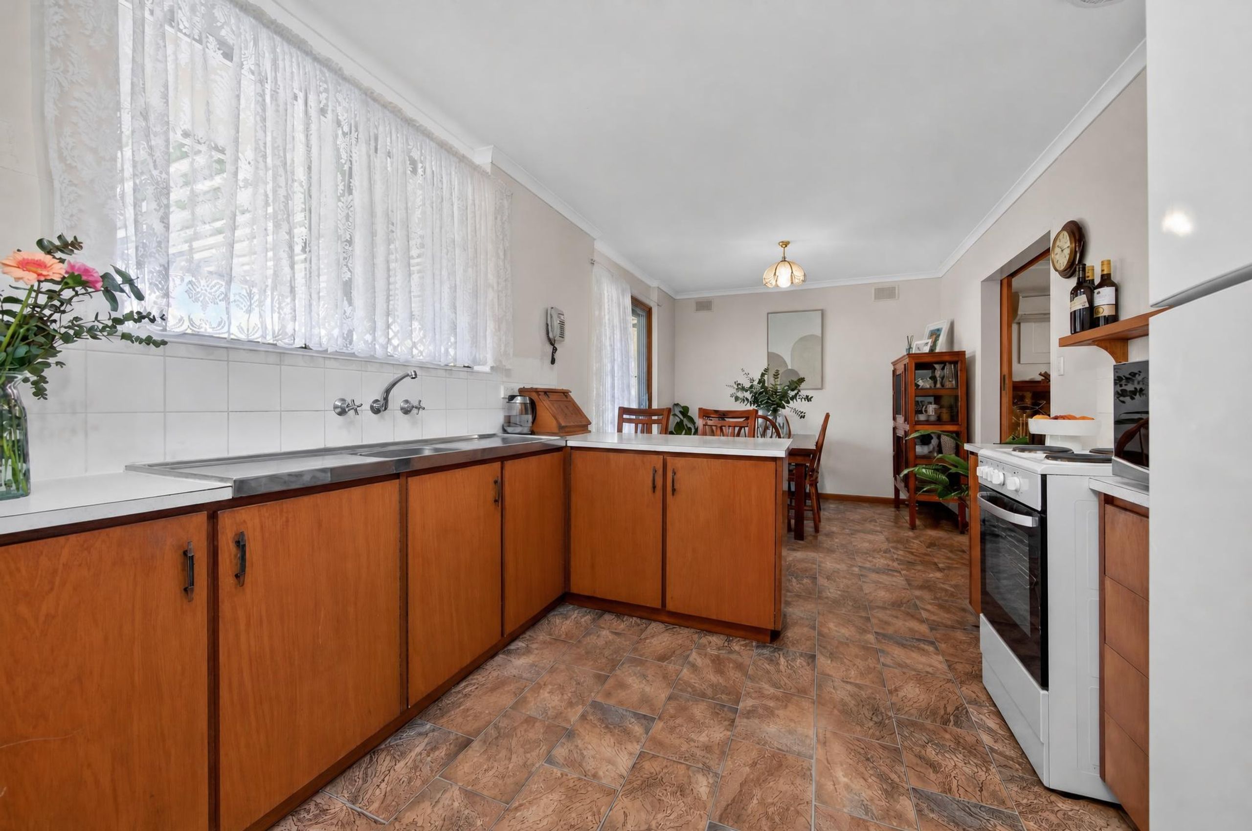 10 Dixon Road — photo 10 of 20
