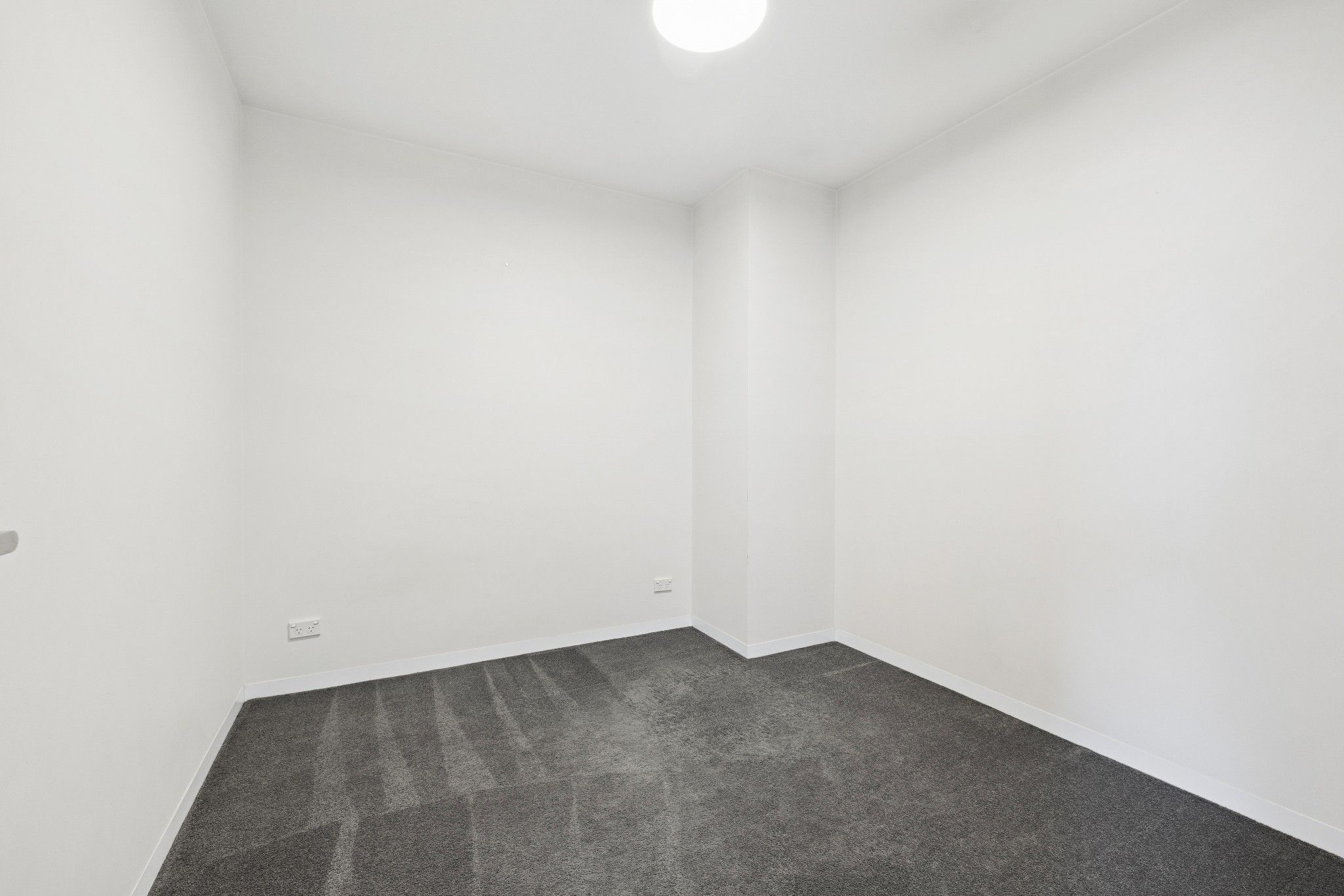 G07/11 Flockhart Street — photo 10 of 19