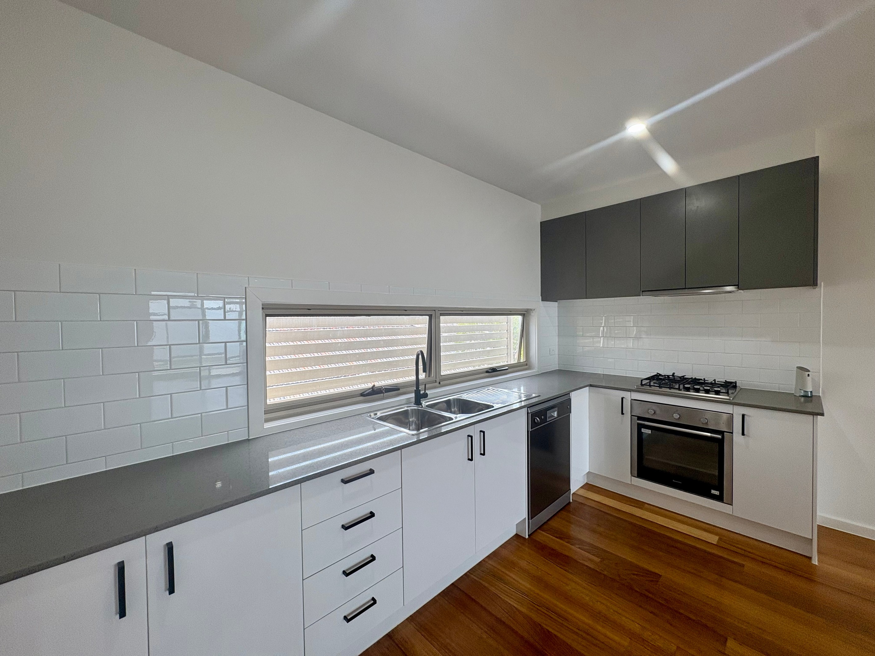 2/704 Gilbert Road, Reservoir, VIC 3073