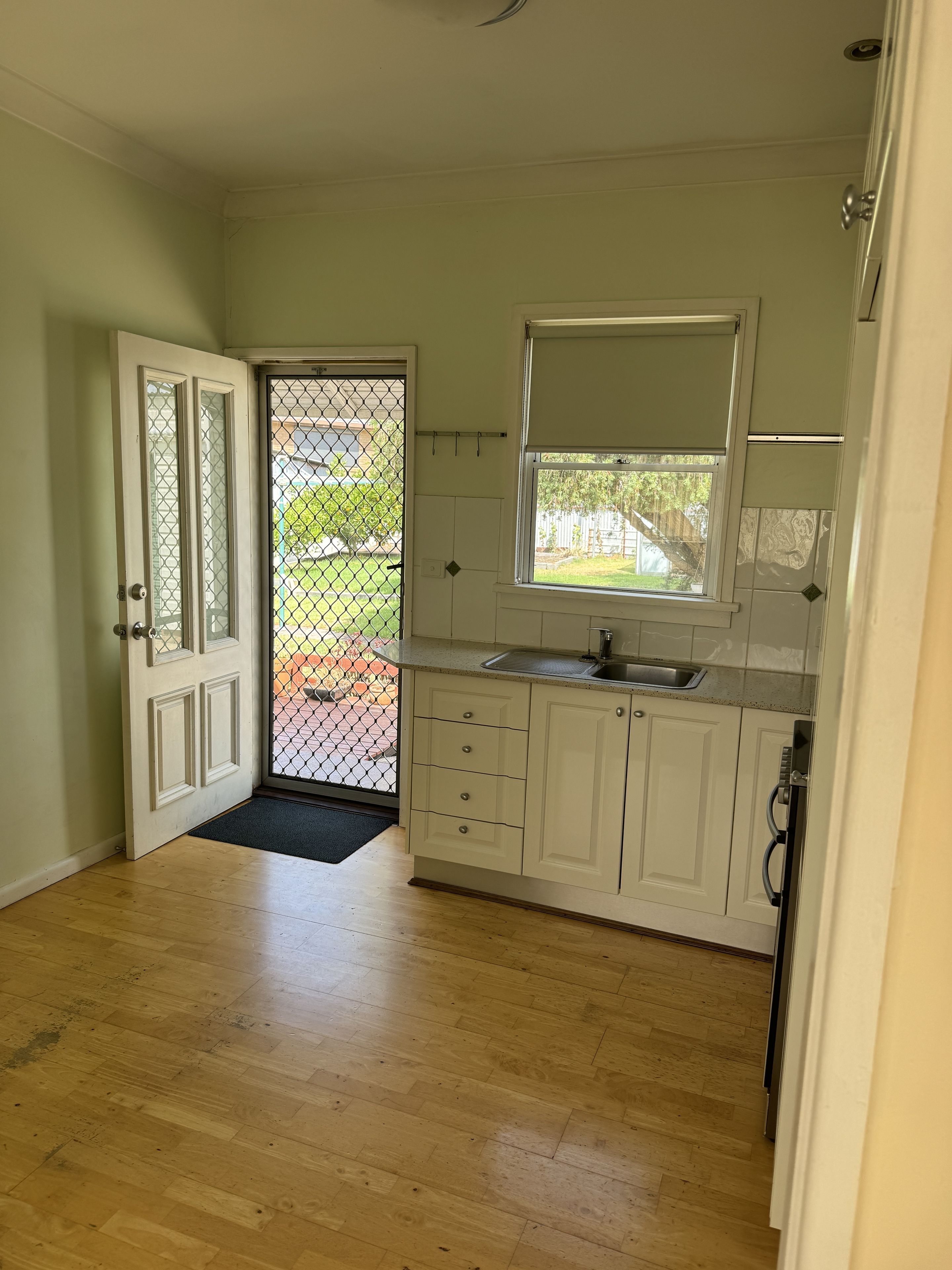 114 Broughton Street — photo 3 of 8