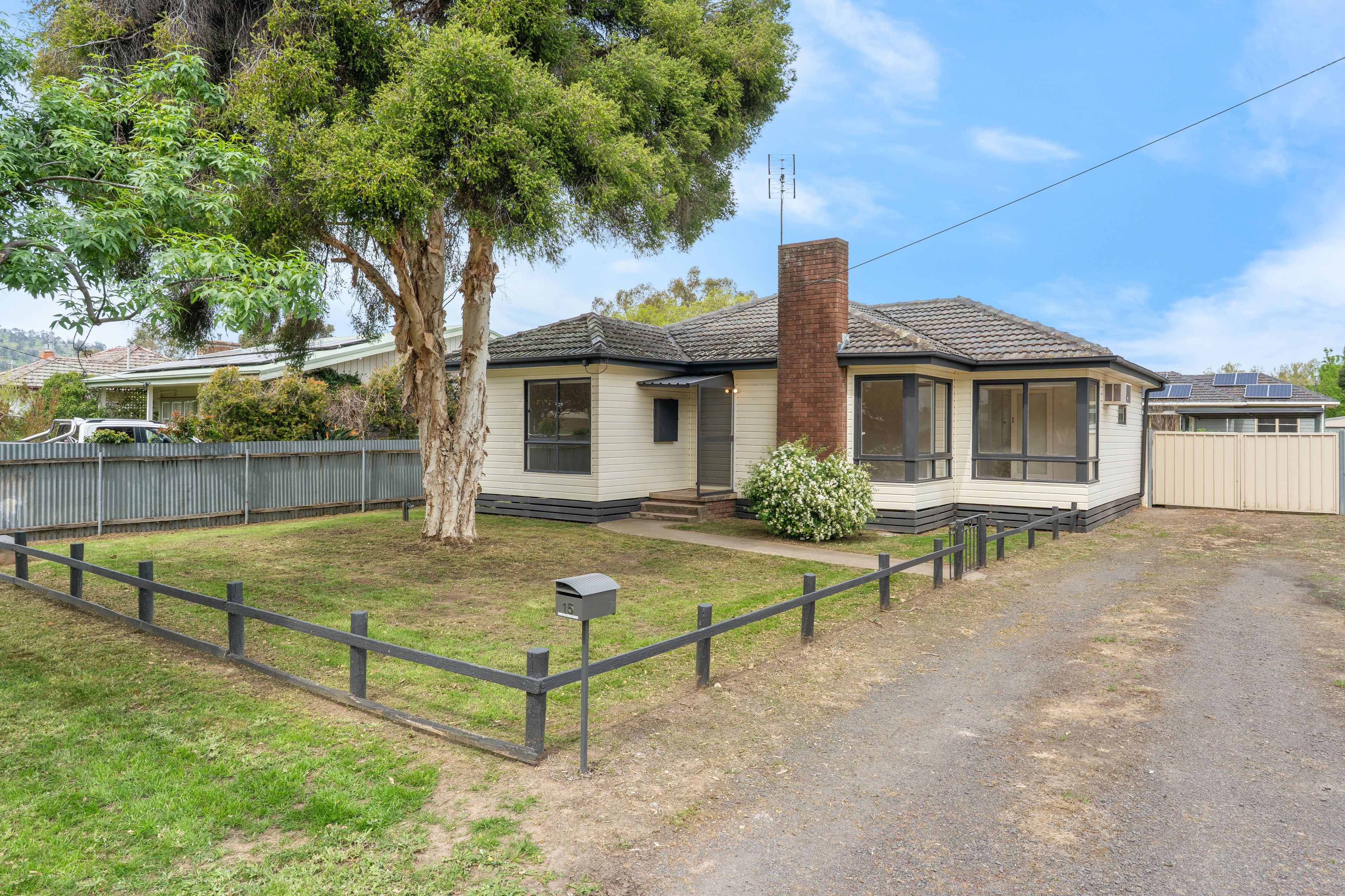 15 & 15A Gobur Street — photo from Ray White Euroa