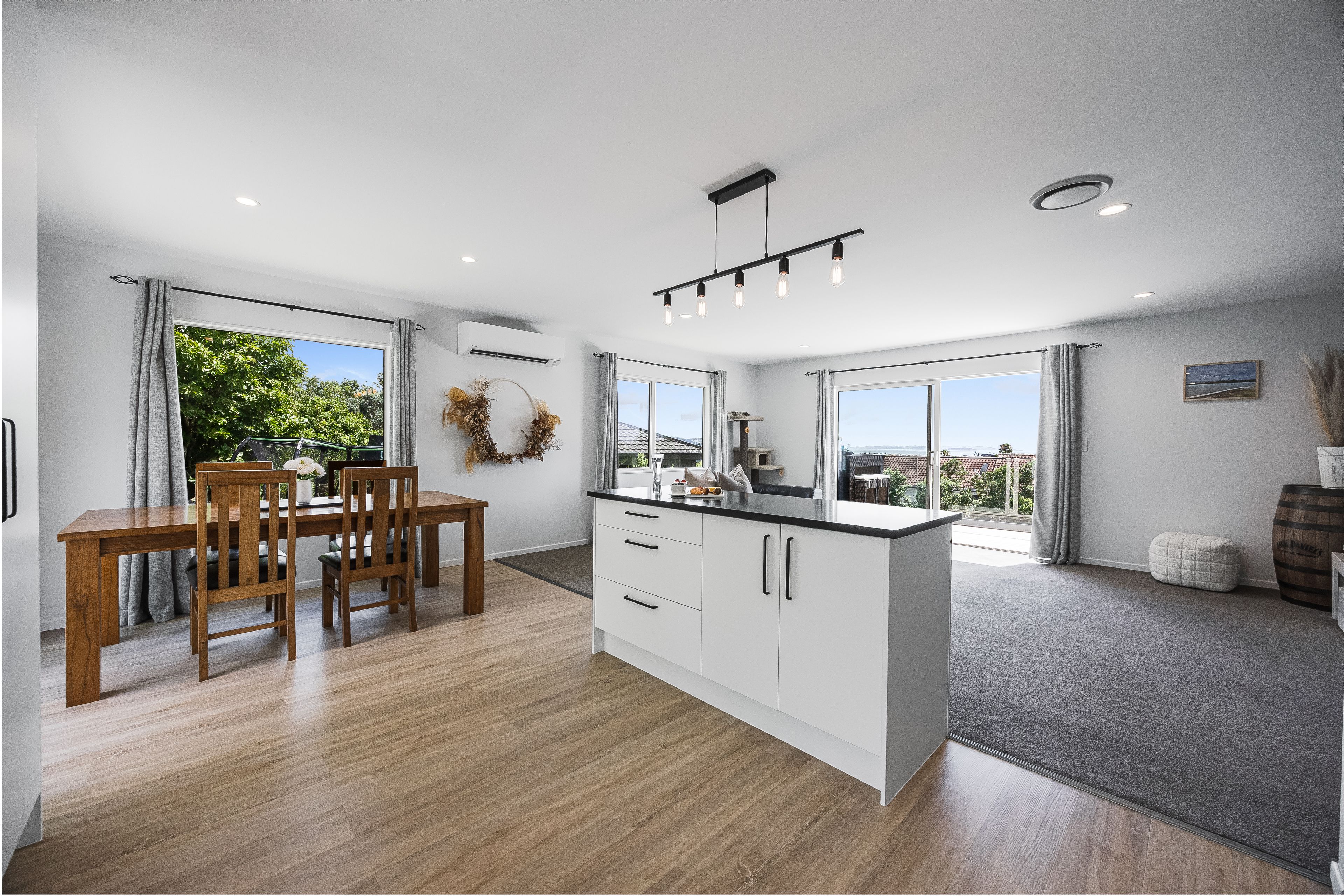 22 Whangaparaoa Road, Red Beach, Rodney