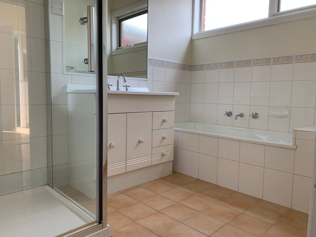2/27 Bletchley Road, Hughesdale, VIC 3166