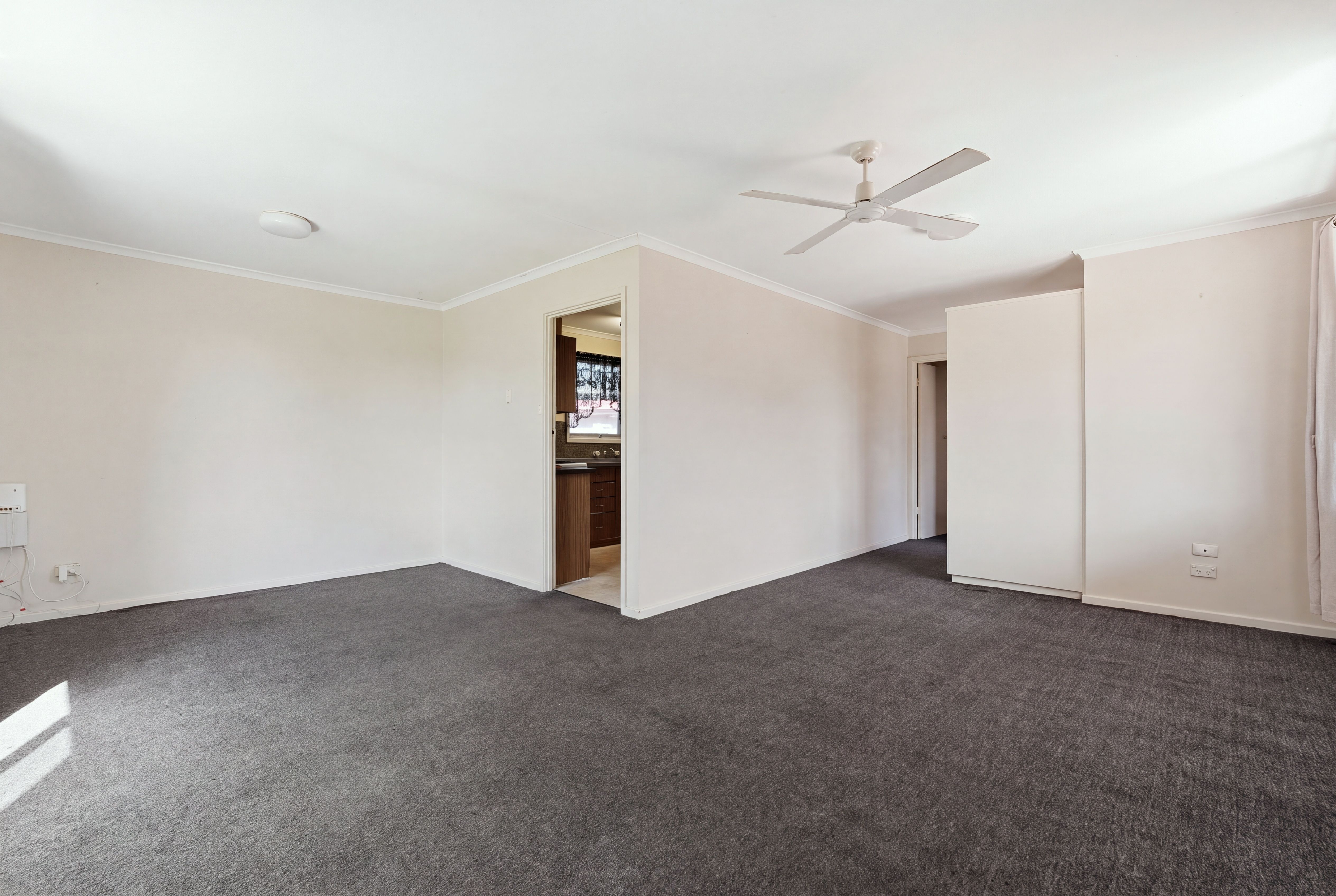 10 Koongarra Crescent — photo 3 of 11