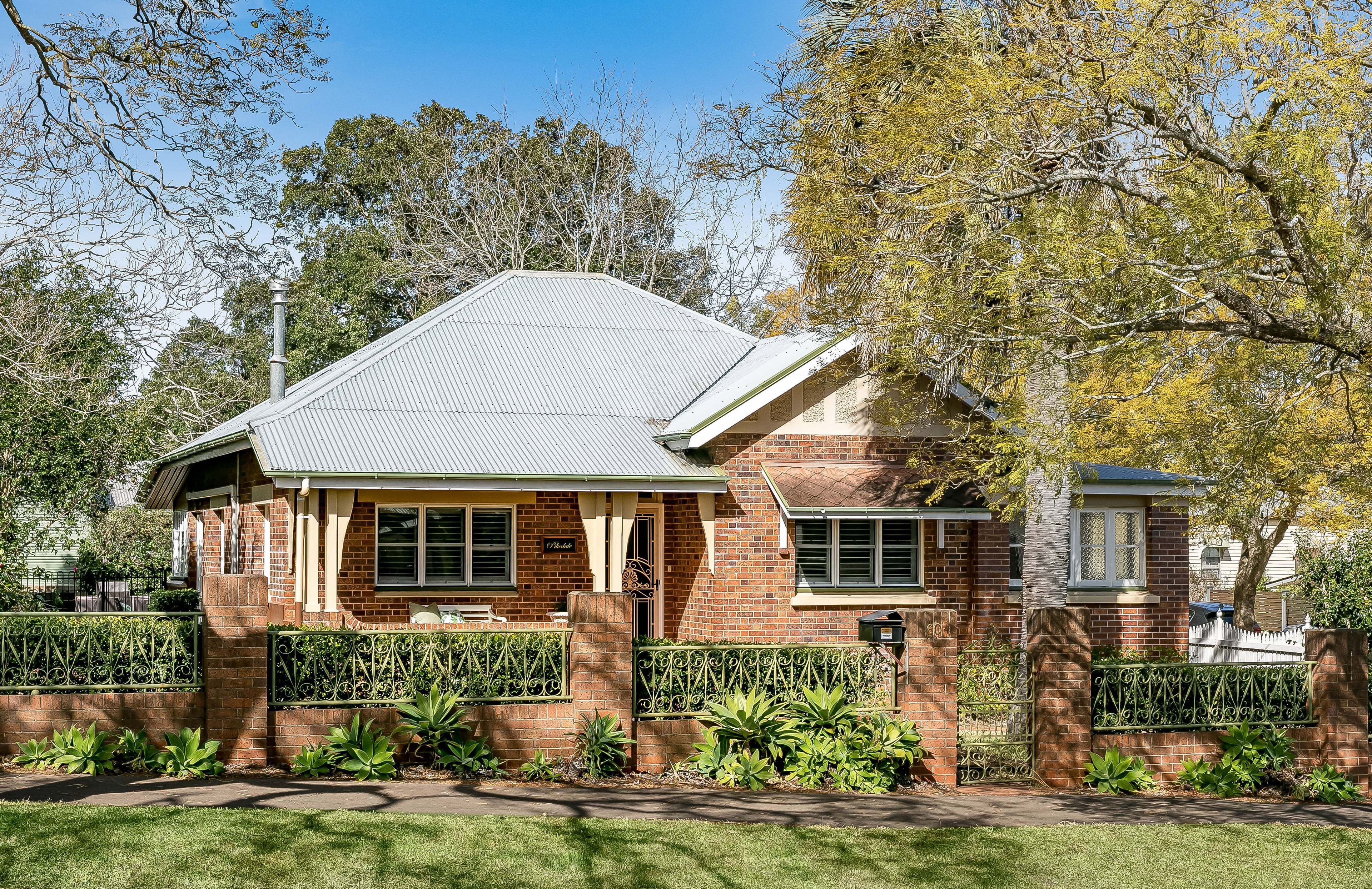 60 Mary Street, Mount Lofty QLD 4350