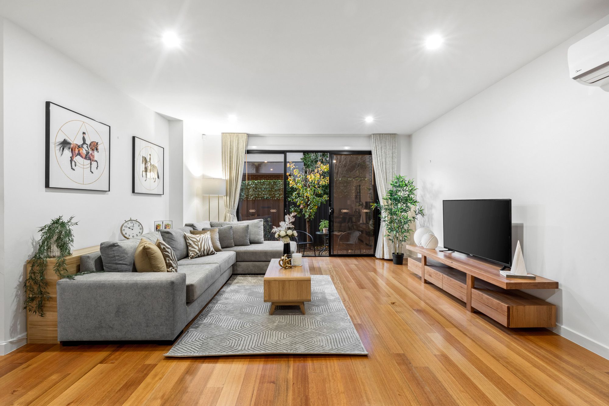 2/34 McComas Grove, Burwood, VIC 3125