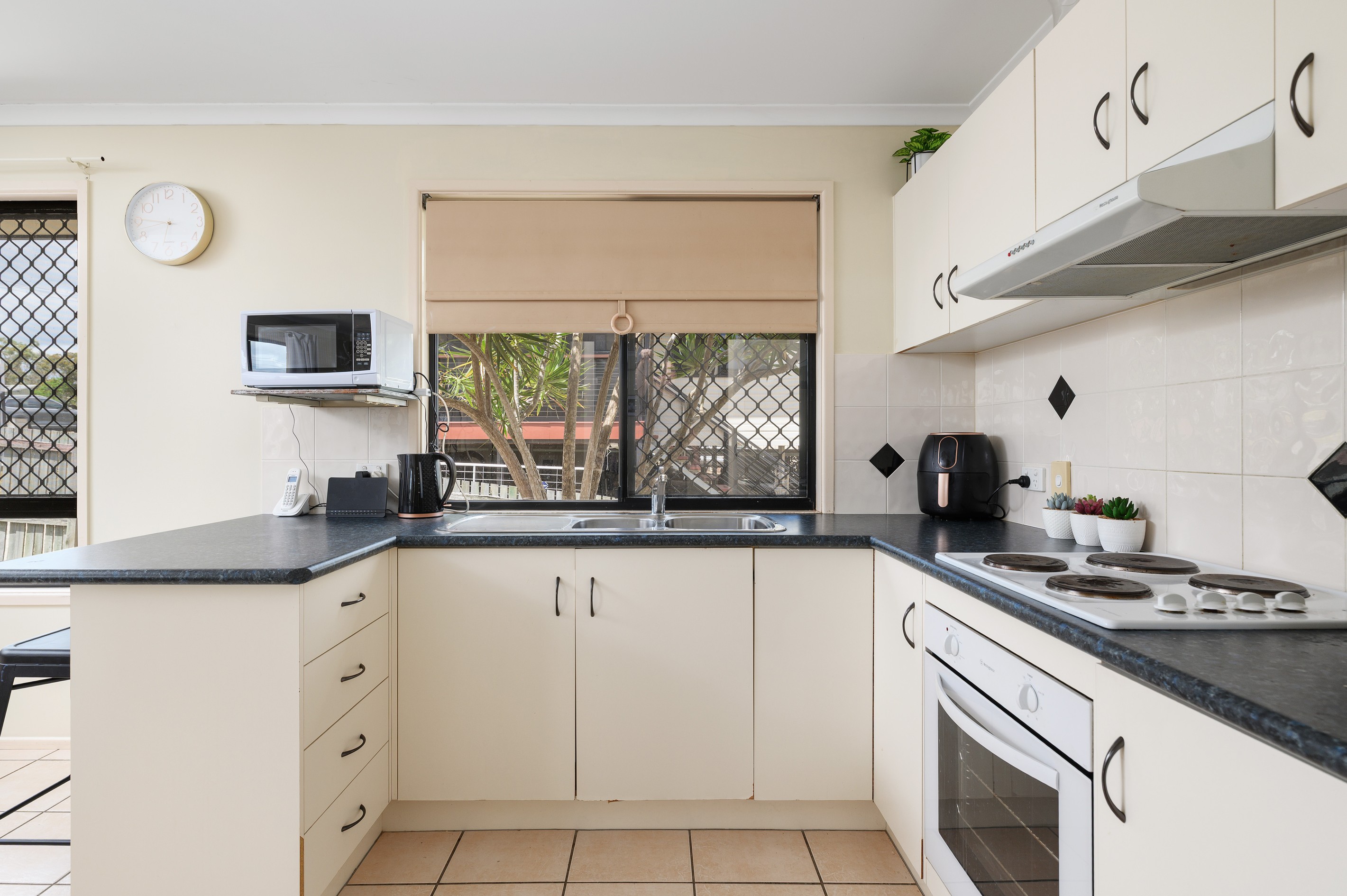 16 Browns Road, Victory Heights, QLD 4570