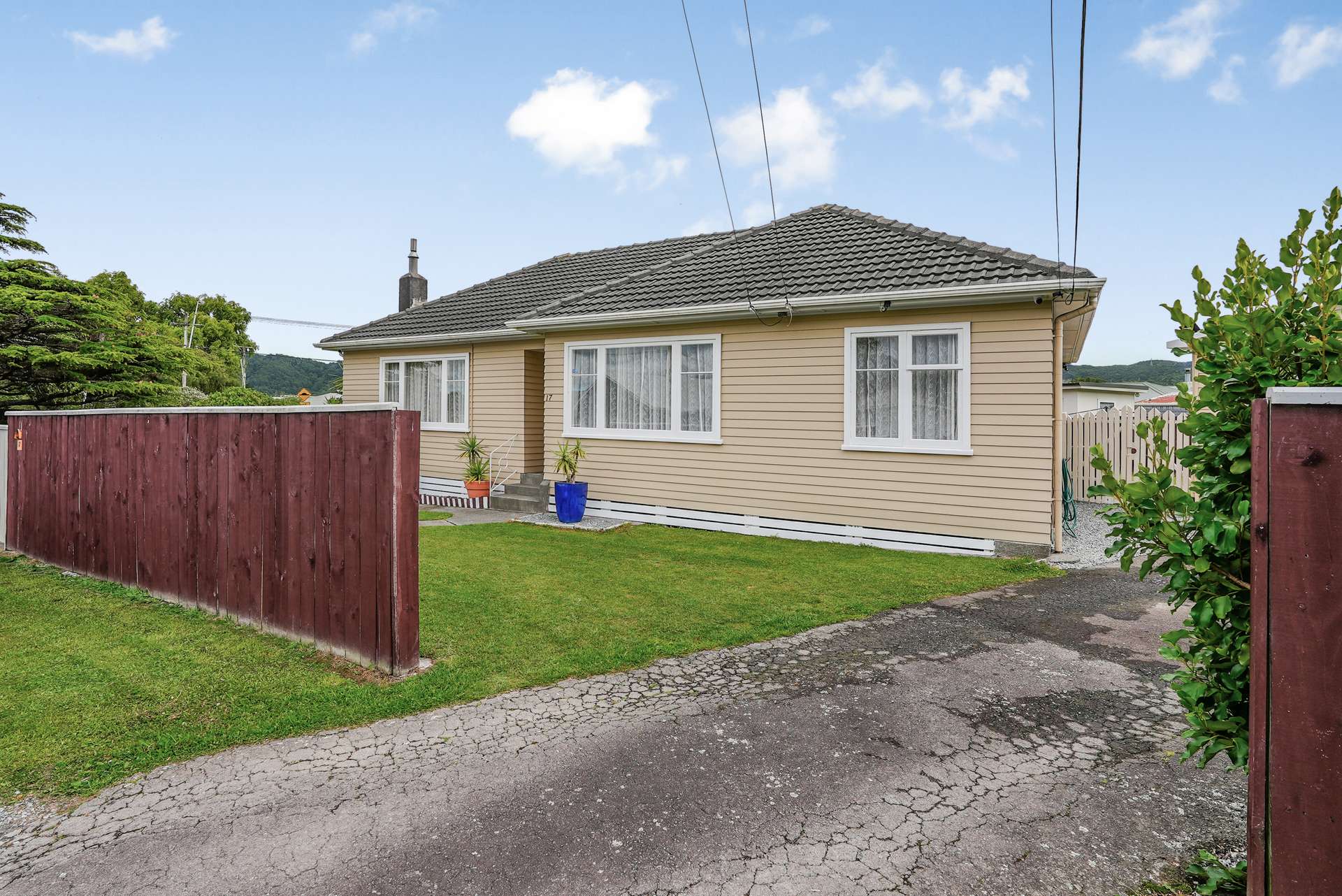 17 Nelson Crescent photo 3